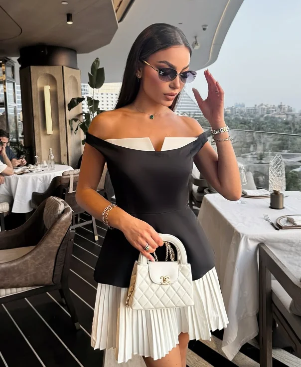 高品質カスタムメイドのストラップレス、膝上丈、ノースリーブ、カラーコントラスト、バックレス、エレガントなウェディングパーティードレス