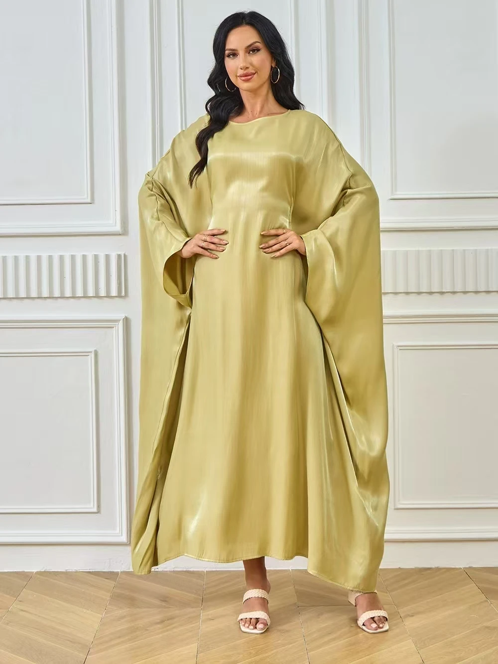 두바이 중동 신상품 루즈핏 허리 디자인 출퇴근용 봄 가을 패셔너블 플라잉 천 박쥐 소매 롱 드레스