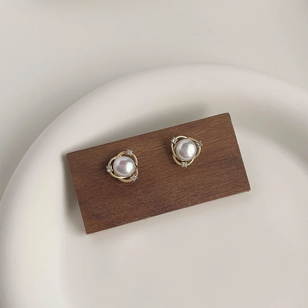 DIY accessories Personality small freshwater pearl stud earrings women's French elegance temperament earrings niche fashion comm view 2