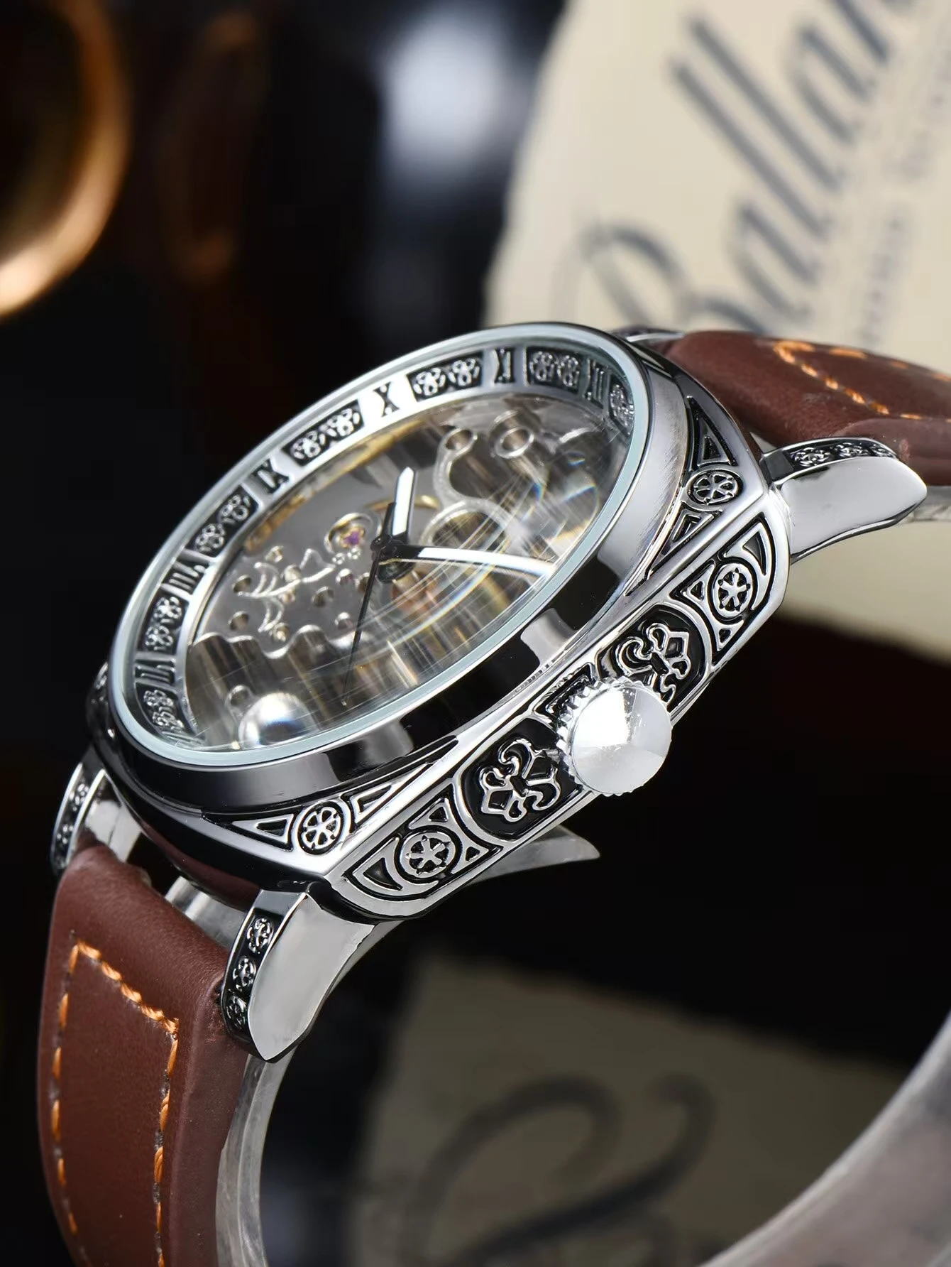 ساعة أوتوماتيكية للرجال ساعات ميكانيكية على الطراز القديم هيكل عظمي نحت جلد مقاوم للماء بدون شعار ساعة رجالي هدية لصديقك