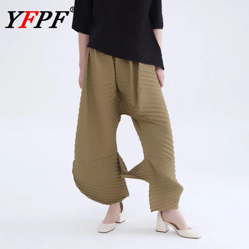 

YFPF Модельер Свободные длинные брюки Женские плиссированные однотонные свободные асимметричные лоскутные широкие брюки Miyake 2025 Новинка