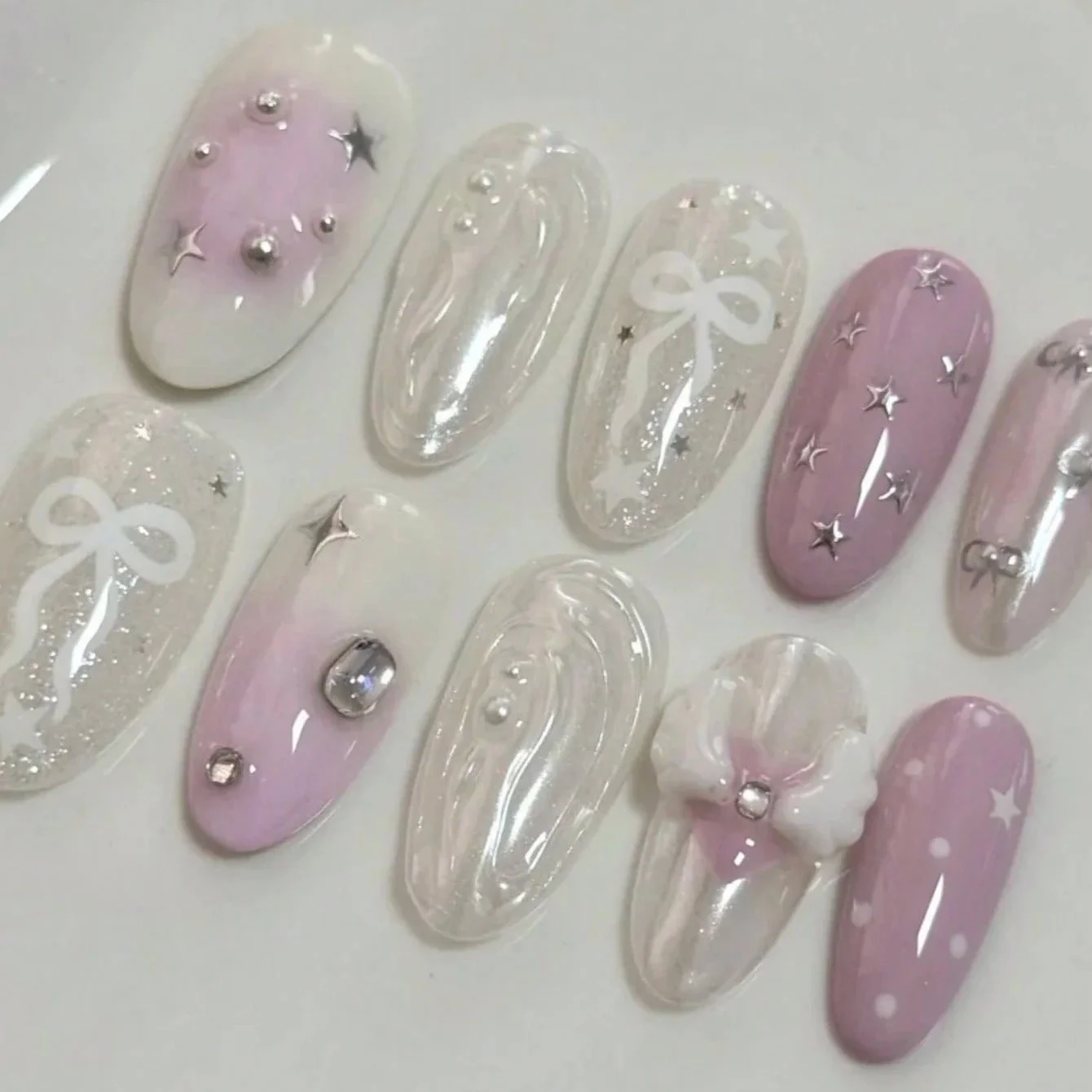 10 Hand Pressed Oval Nails, Beautiful Fake Nails, Pink and White Gradient Angel Wings, Suitable for Women to Use