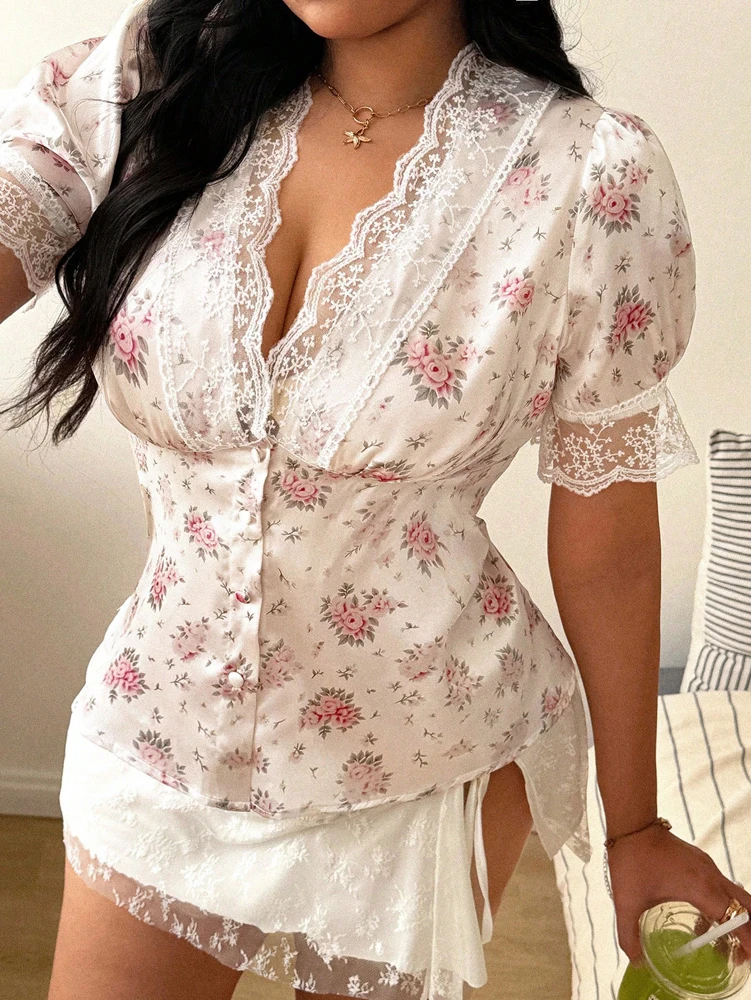 Plus Size | Spring/Summer | Fashion | Court Style | Romantic Floral Print with Lace Trim | Short-Sleeved Shirt | Slim-Fitting image 5