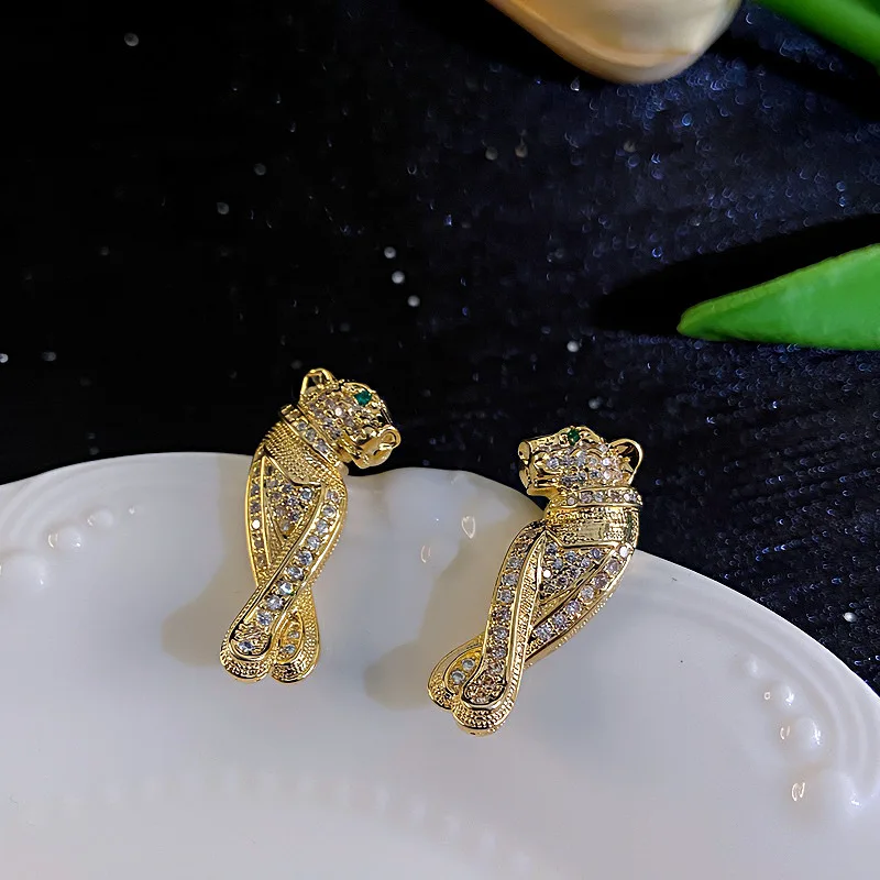 European and American Micro Inlaid Rhinestones Leopard Zircon Delicate Leopard Head Earrings for Women Jewelry.