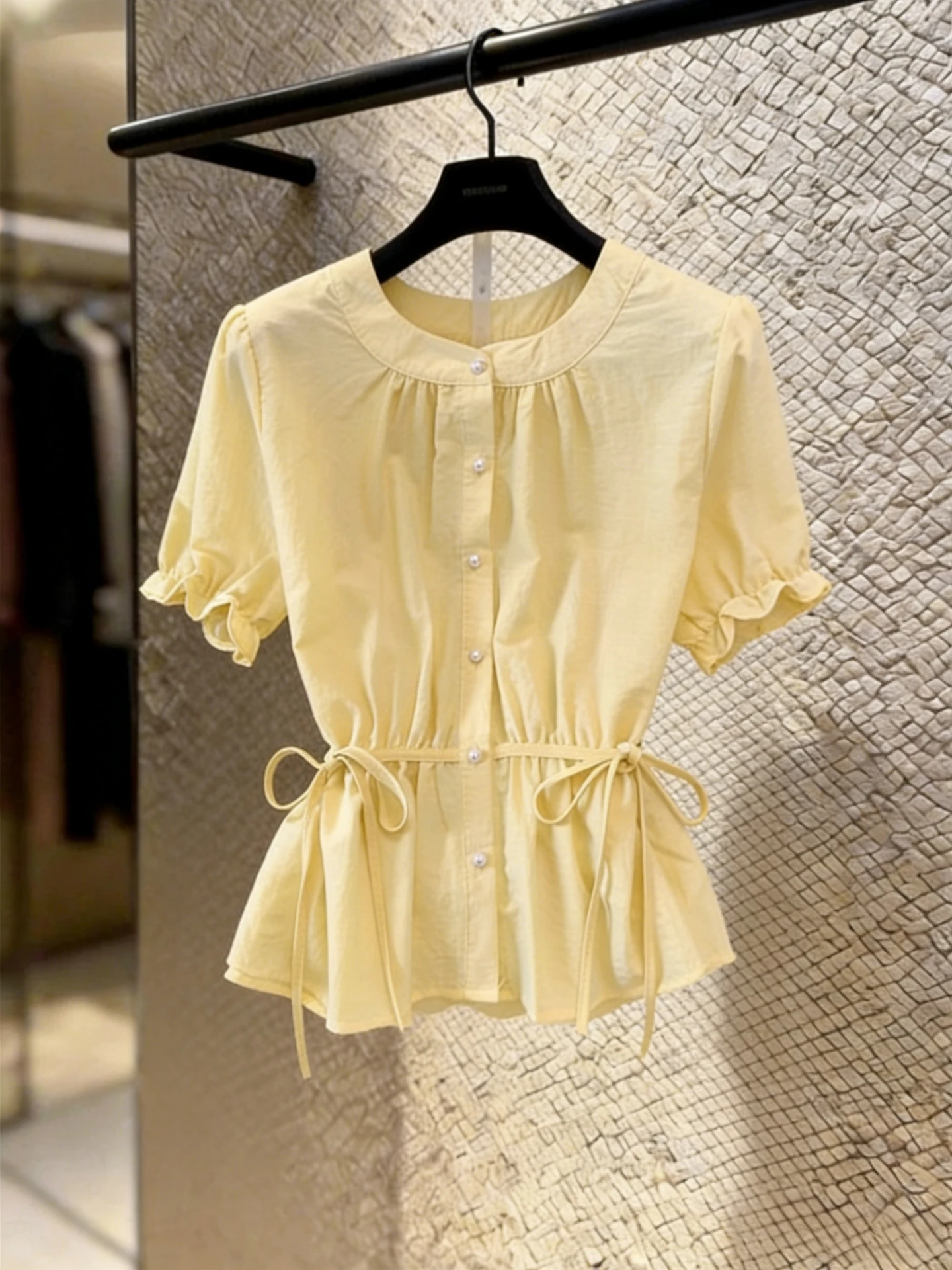

Elegant round Neck Bubble Short Sleeve Shirt Women's Waist-Cinching Belted Slimming Top French Style Polyester Fiber 2026 Sum...