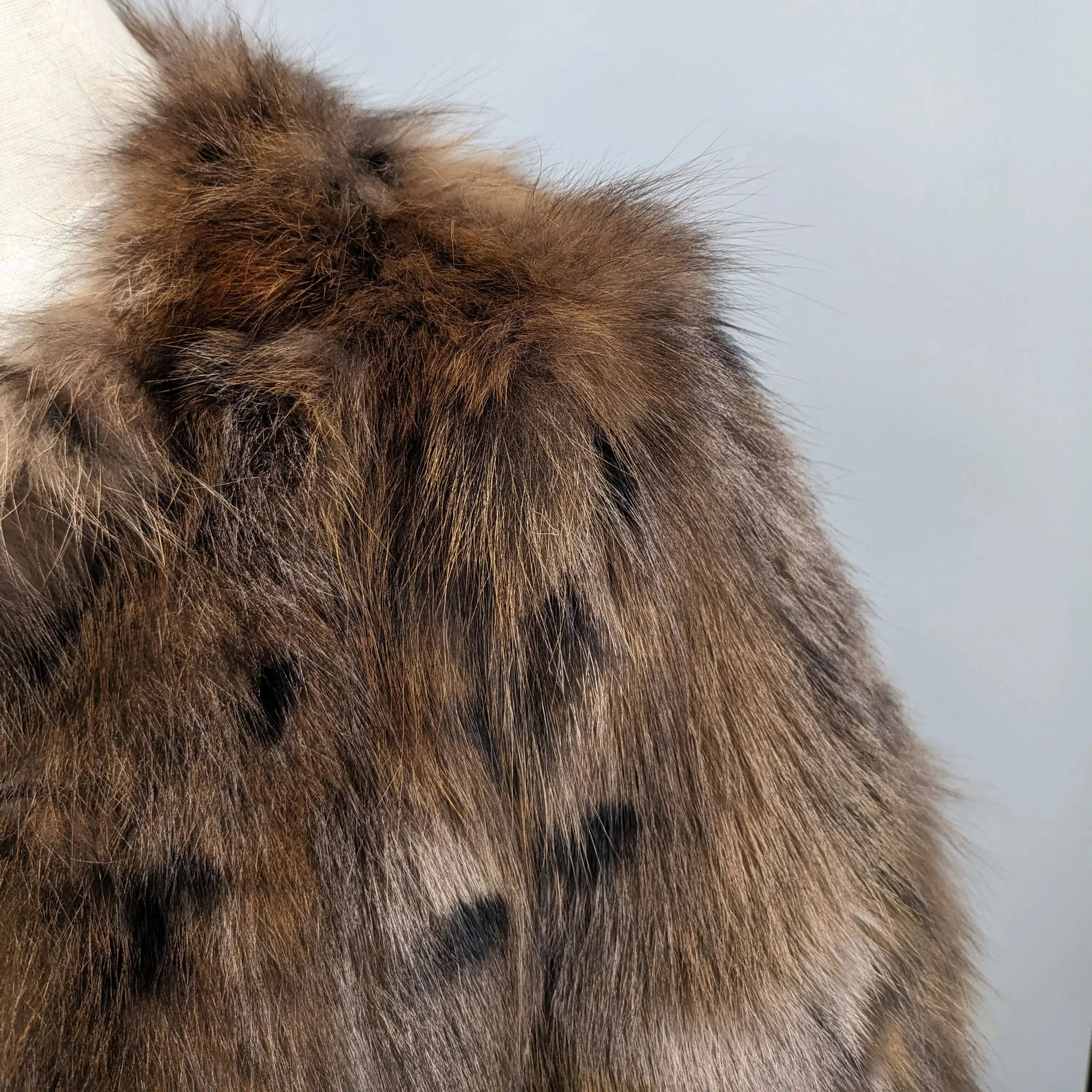 real fox fur short coat O-neck brown color Leopard print jacket Horn button winter overcoat length 52 CM 241165