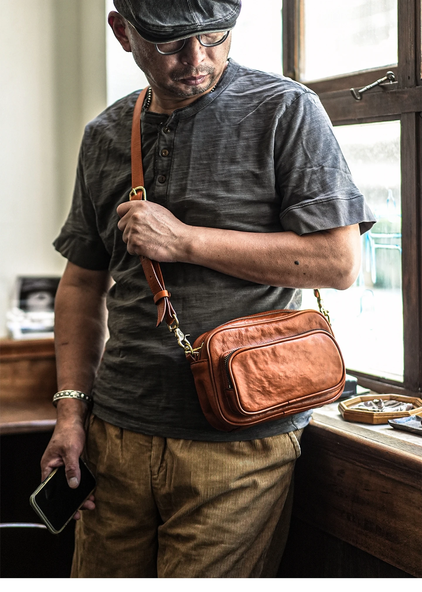 Vintage Designer Handgefertigte Mehrschichtige Umhängetasche aus Rindsleder für Herren, Lässige Modische Luxus-Schultertasche aus Echtem Leder – Detail 4
