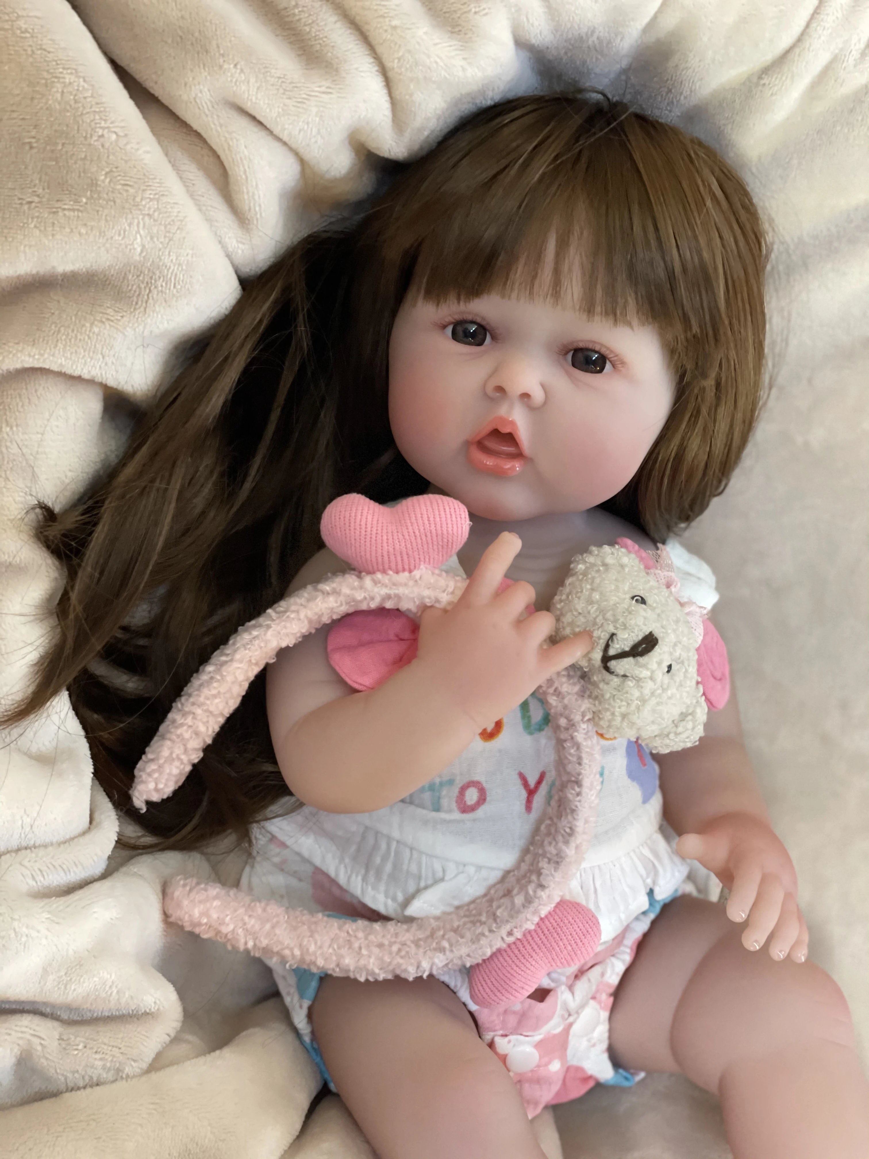 55CM Erin Reborn Puppen Gemalt Volle Körper Vinyl Saugen Finger Mädchen Reborn Baby Puppen Für kinder Geschenk bebe Reborn