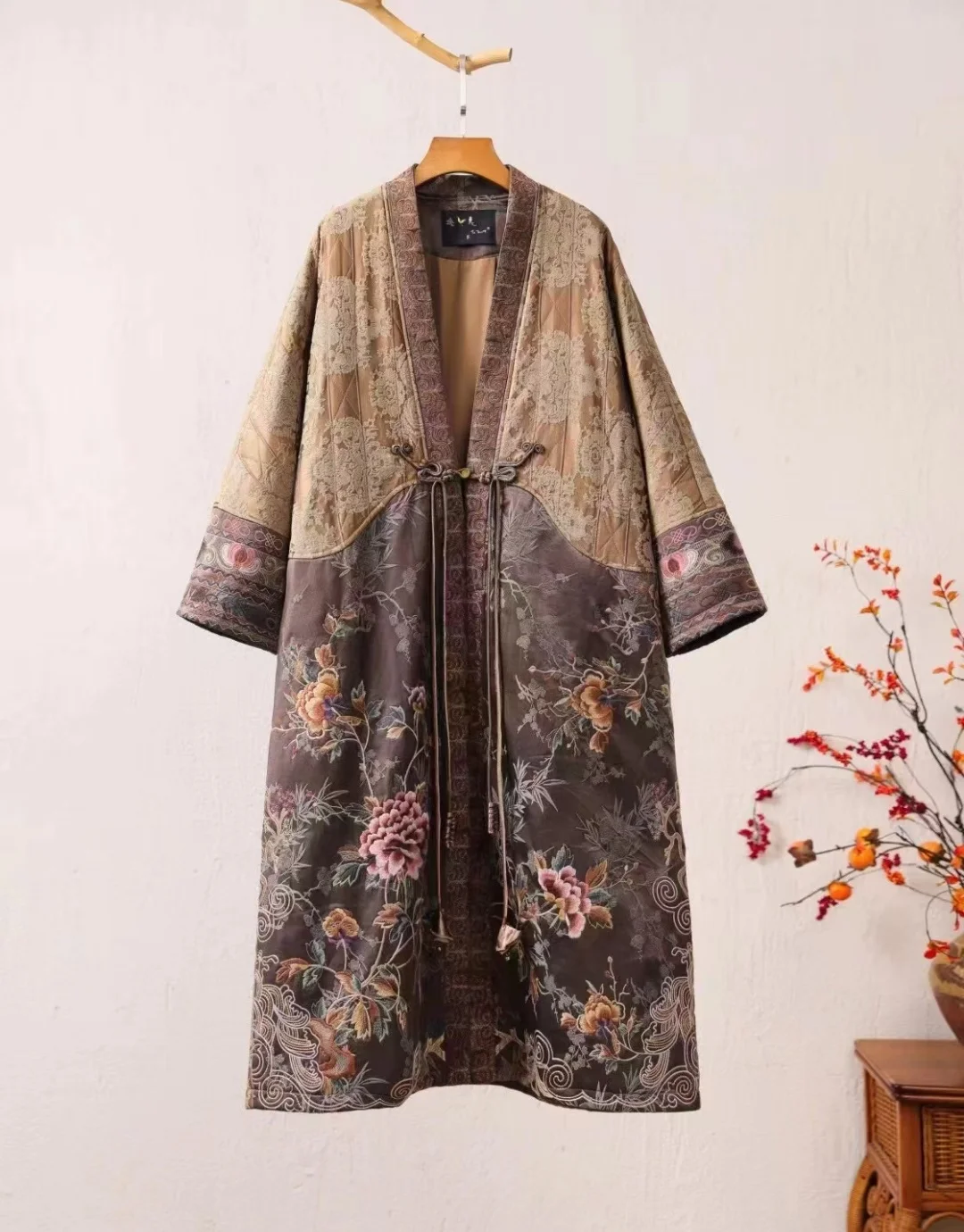 High-end women winter coats Vintage brown loose thicken long padded jacket Ethnic style embroidery large size outerwears clothes