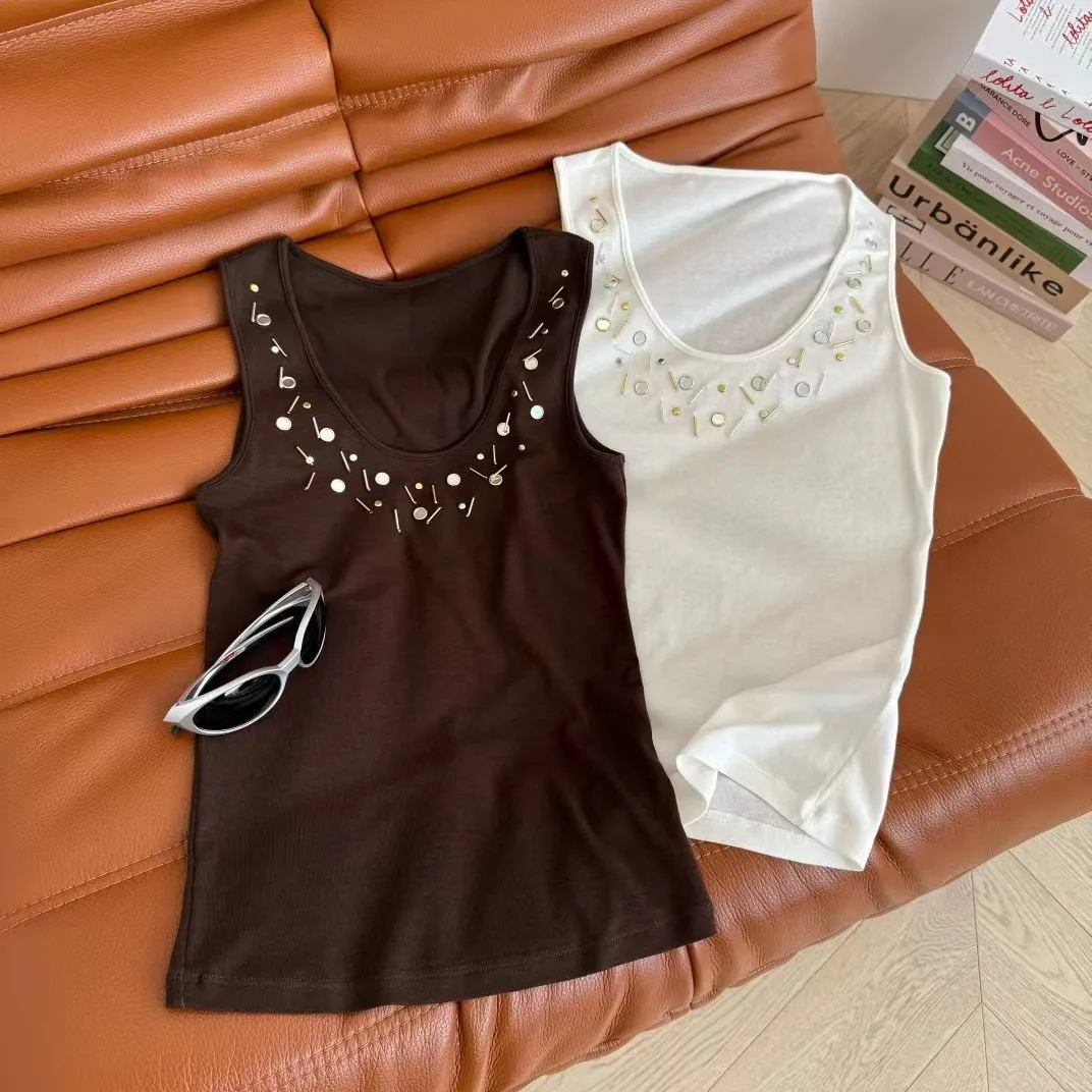 

The new Spring 2025 tank top is both slimming and sexy. It features a niche design with mirror beaded tank tops