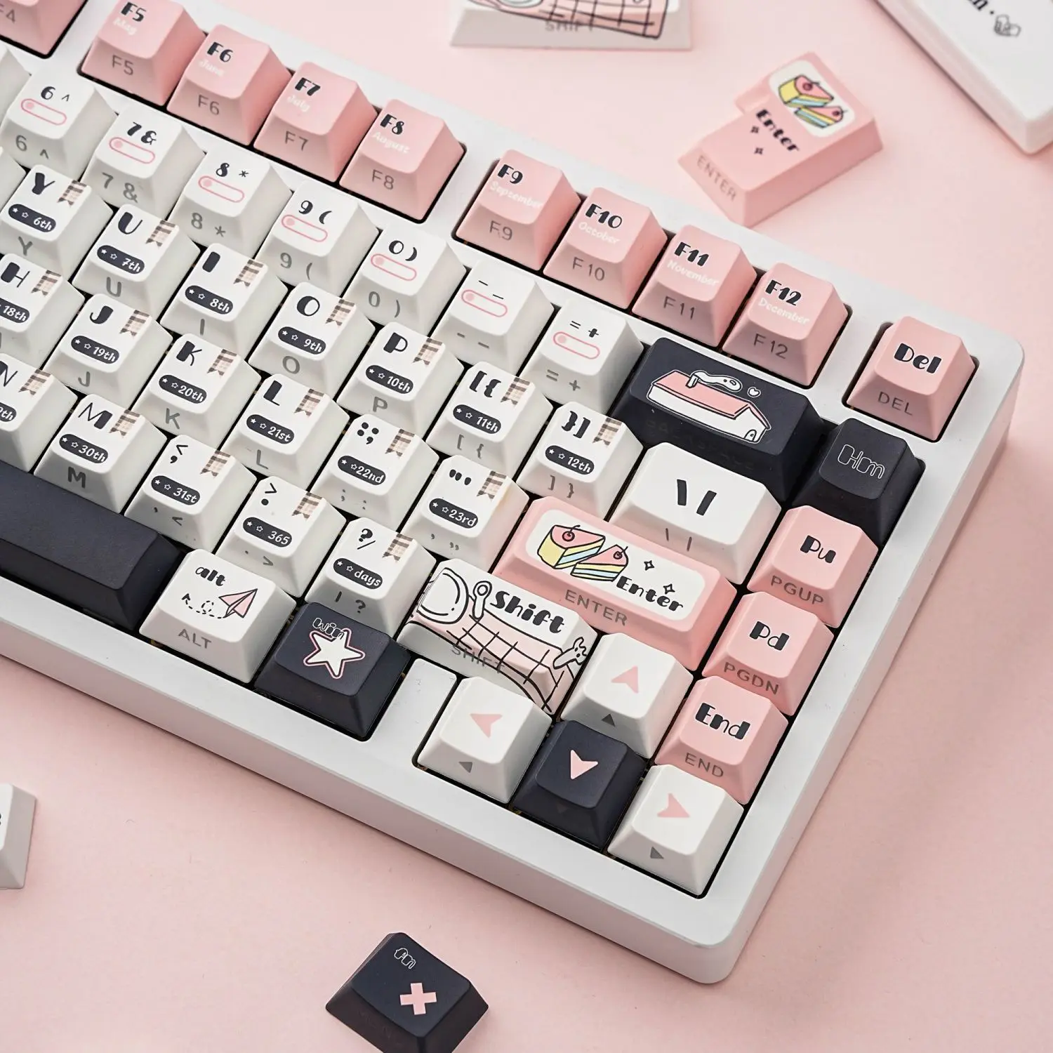 

Коллекционные кейкапы Scene Calendar: высококачественные PBT-кейкапы Cherry с сублимационной печатью, немецкие, французские, испанские, русские и другие языковые раскладки.