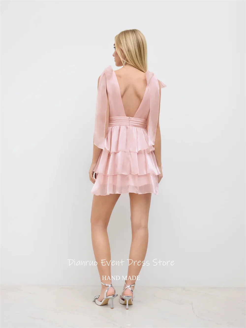 Dianruo Rosa A-Linie-Abschlussballkleid, tiefer V-Ausschnitt, Mini-Chiffon, Heimkehrkleider, hübsche Rüschen, abgestufte Schleife, Geburtstagskleider, individuell gestaltet