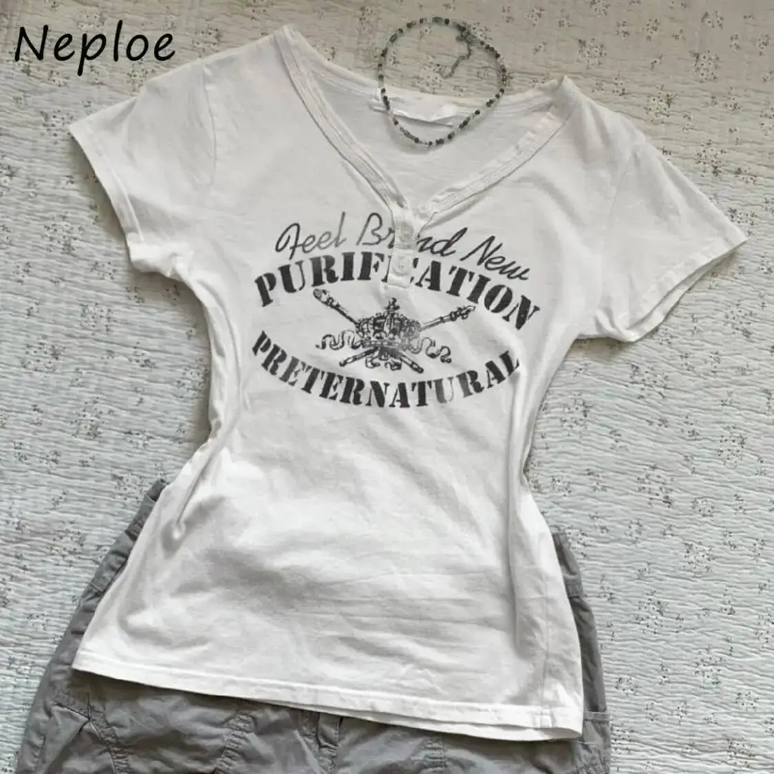 رسالة طباعة الخامس الرقبة خمر Mujer Camisetas 2025 ربيع جديد عادية سليم تي شيرت المرأة الشرير نمط Y2K مودا القوطي المحاصيل القمم
