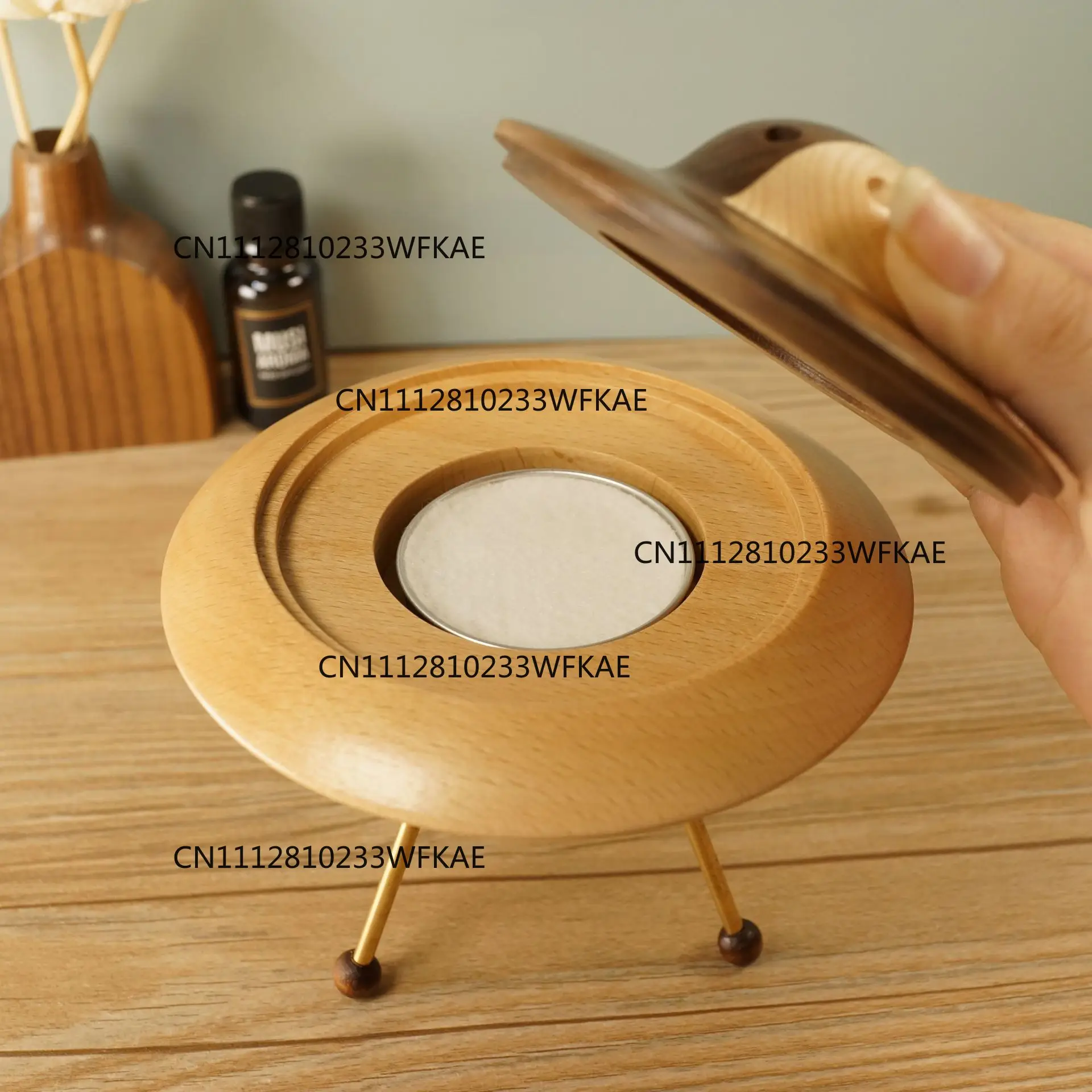 Flying saucer diffuser UFO essential oil diffuser wood household wood fireless aromatherapy desktop ornament gift solid wood