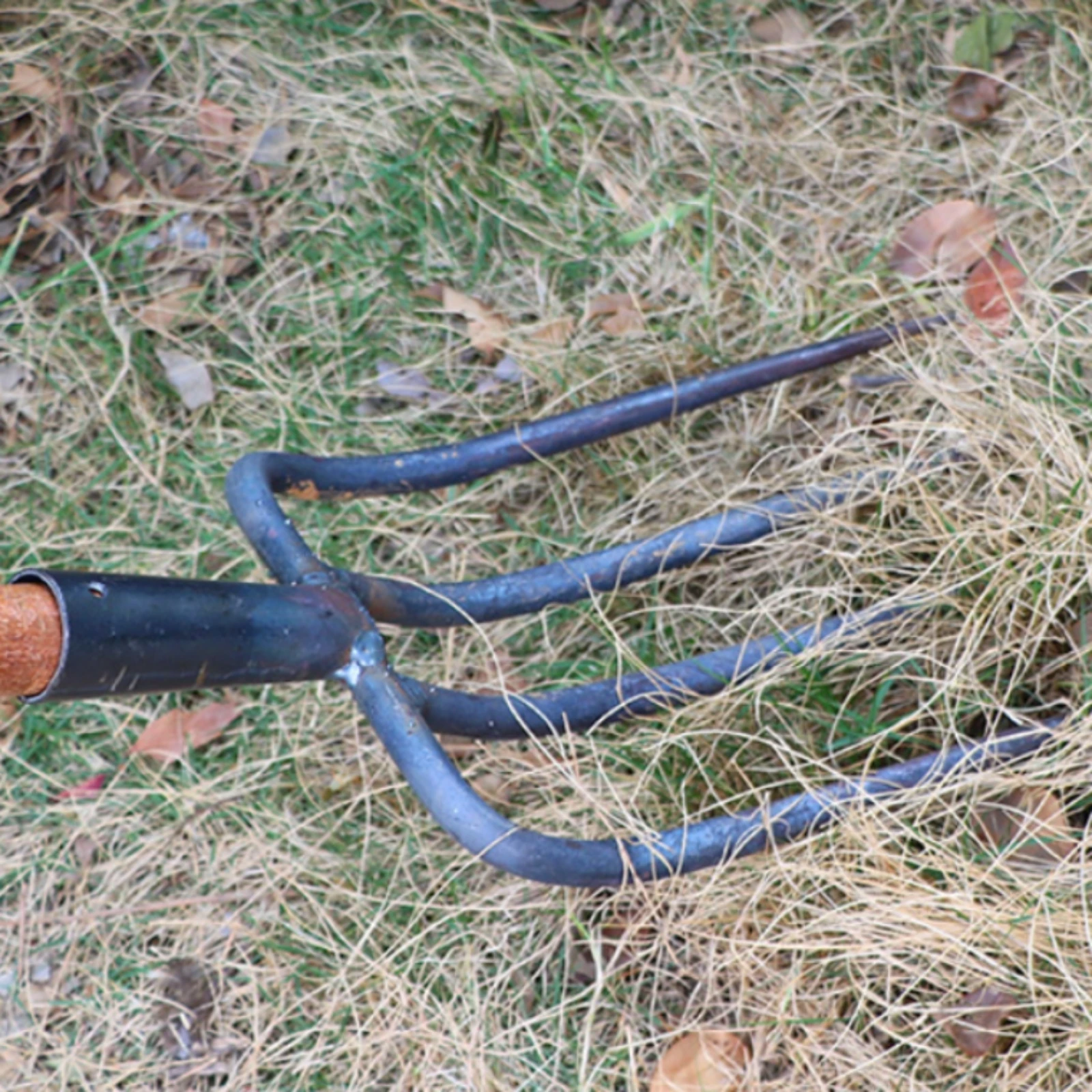 Four-Tine Steel Digging Fork Black Metal Hand-Forged Digging Fork Heavy Duty for Cultivation