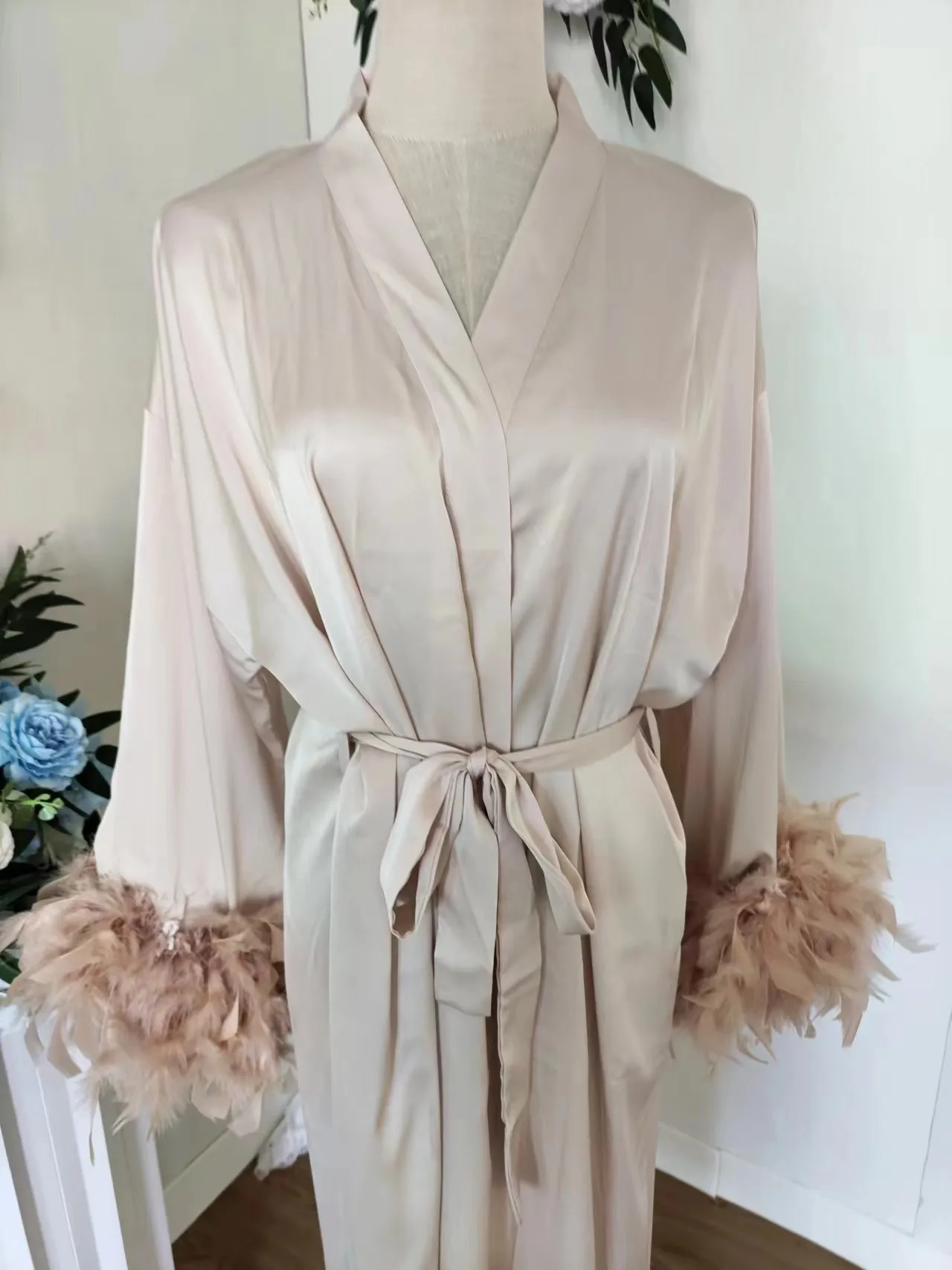 Champagne Long Bridal With Feather Silk Bride Kimono Wedding Day Dress Feather Cuff Details Satin Robes For Women Hen Party