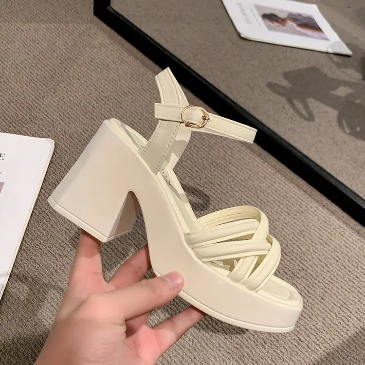 Sandalias de tacón grueso para mujer, nuevo estilo 2026, con hebilla, boca de pez, versión coreana, zapatillas de playa para exteriores, casuales, con punta cuadrada