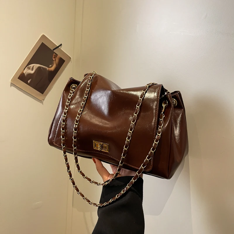 Retro Large Capaci Women's oulder Bag 2023 Faion Chain Tote Bag Suitable for Class Commuting Autumn Winter Versatile