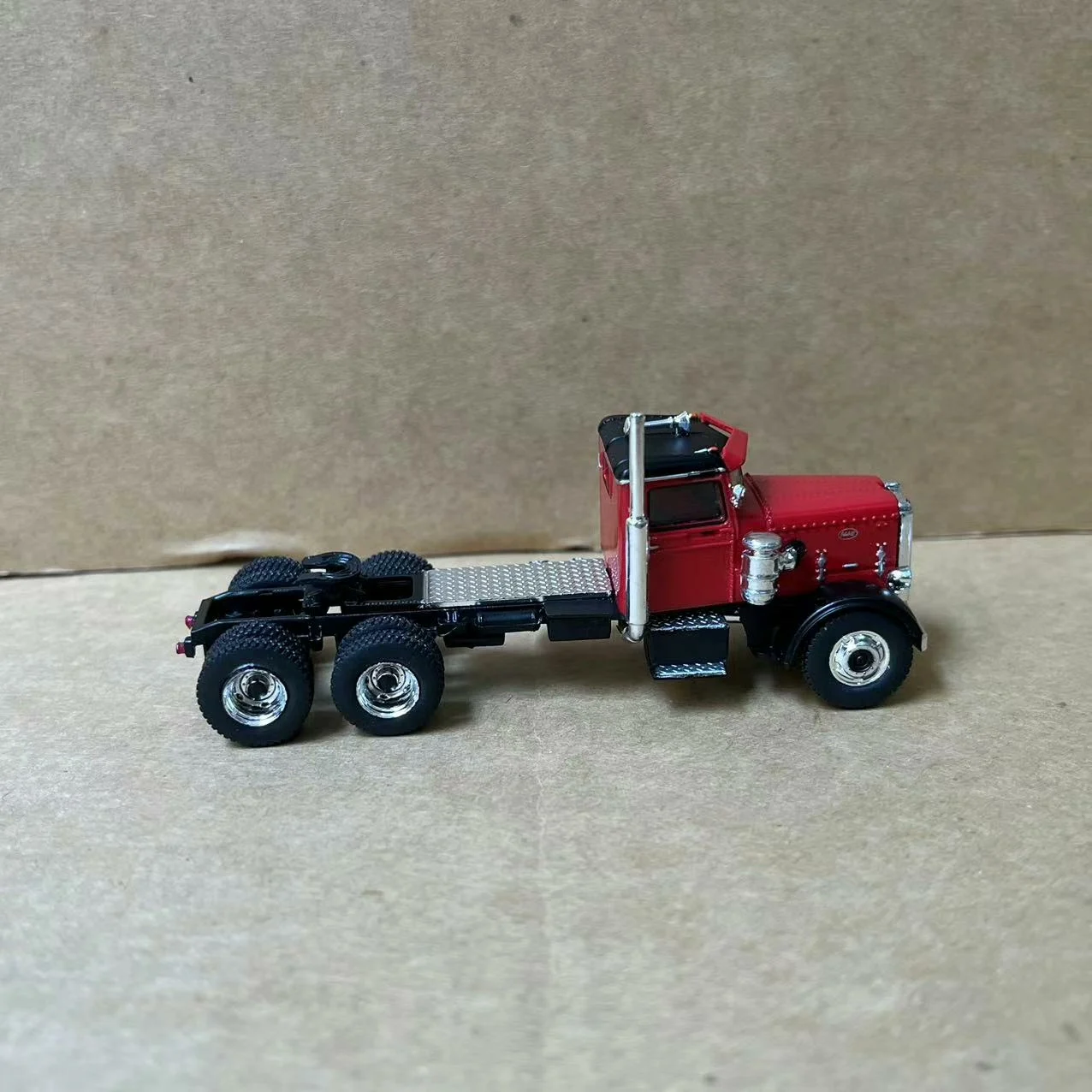 1:87 Scale HO Peterbilt 281 Trailer Head Truck Plastic Car Model Toy Ornament Collectible