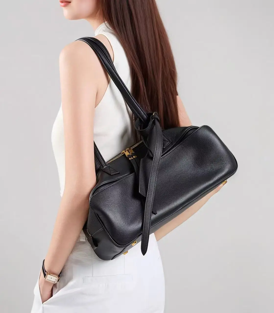 

New First-Layer Cowhide Bowling Bag, Large-Capacity Commuter Tote Bag, Single-Shoulder Fashionable Genuine Leather Pillow Bag for Women