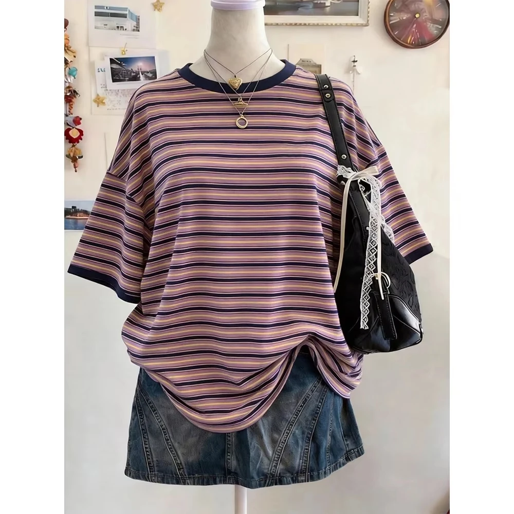 Neues Damen-T-Shirt im Y2K-Stil mit Digitaldruck und Streifenmuster, Schulter-Drop-Design, mittellang bis lang, lässiger, sportlicher und urbaner Stil. – Detail 5
