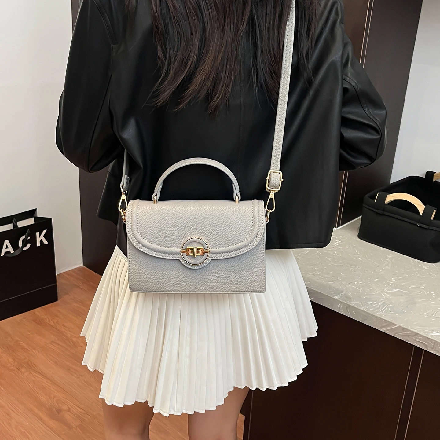 

Unique Elegant Diaper Bag Women Designer Crossbody Bag High-End Handbag Minimalist Vintage Large Capacity Leather Tote Bag