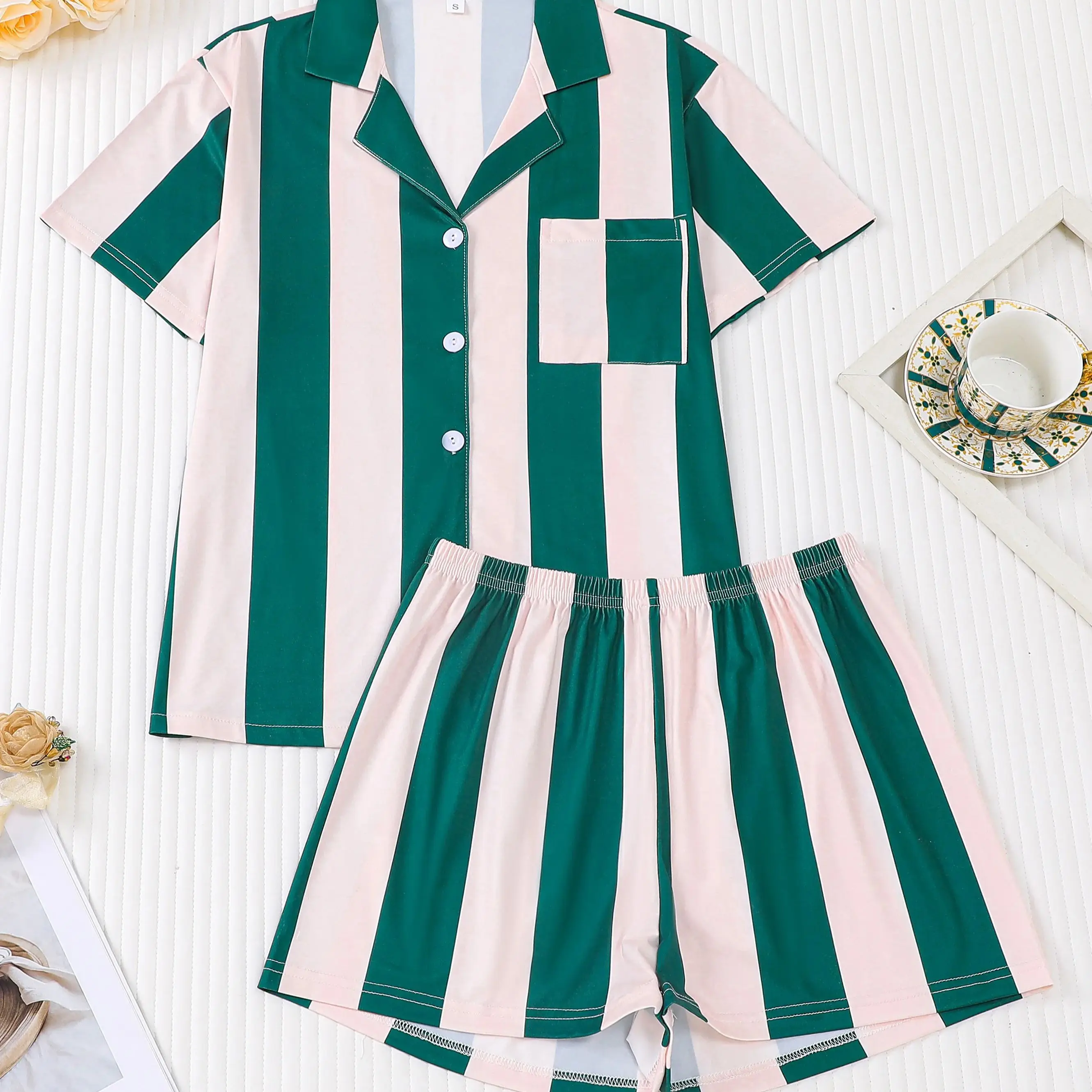 

Minimalist green pink vertical striped sleepwear women's short sleeved cardigan shorts set can be worn as outerwear