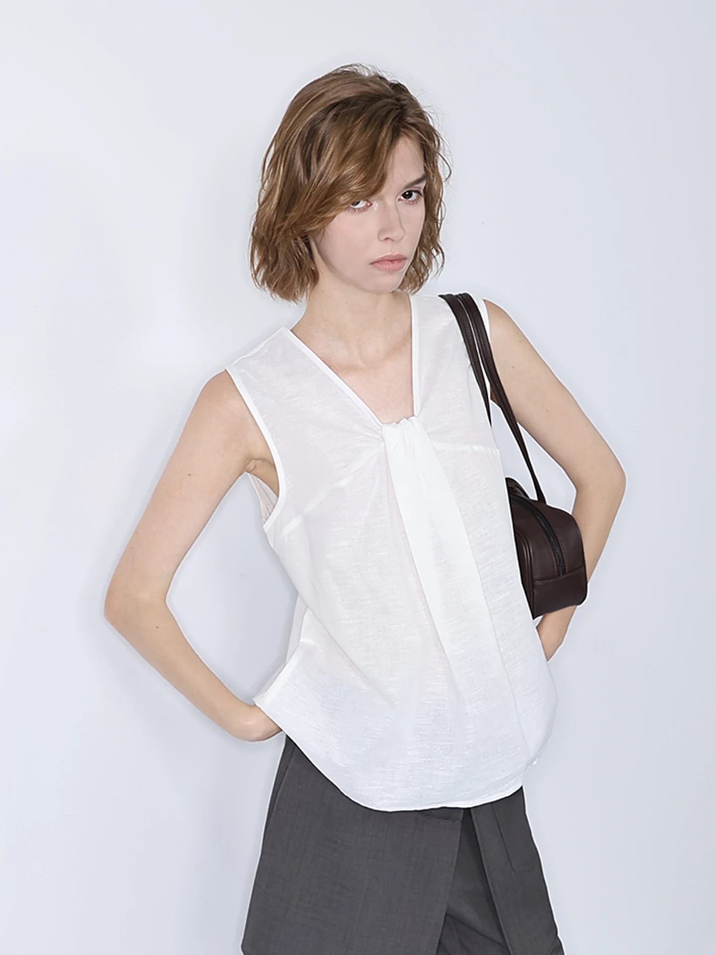 

JDE Linen V-Ne Svel irt Women's Summer Slimming Loose Fit Thin Commute Sle Casual Faion Top in White Color