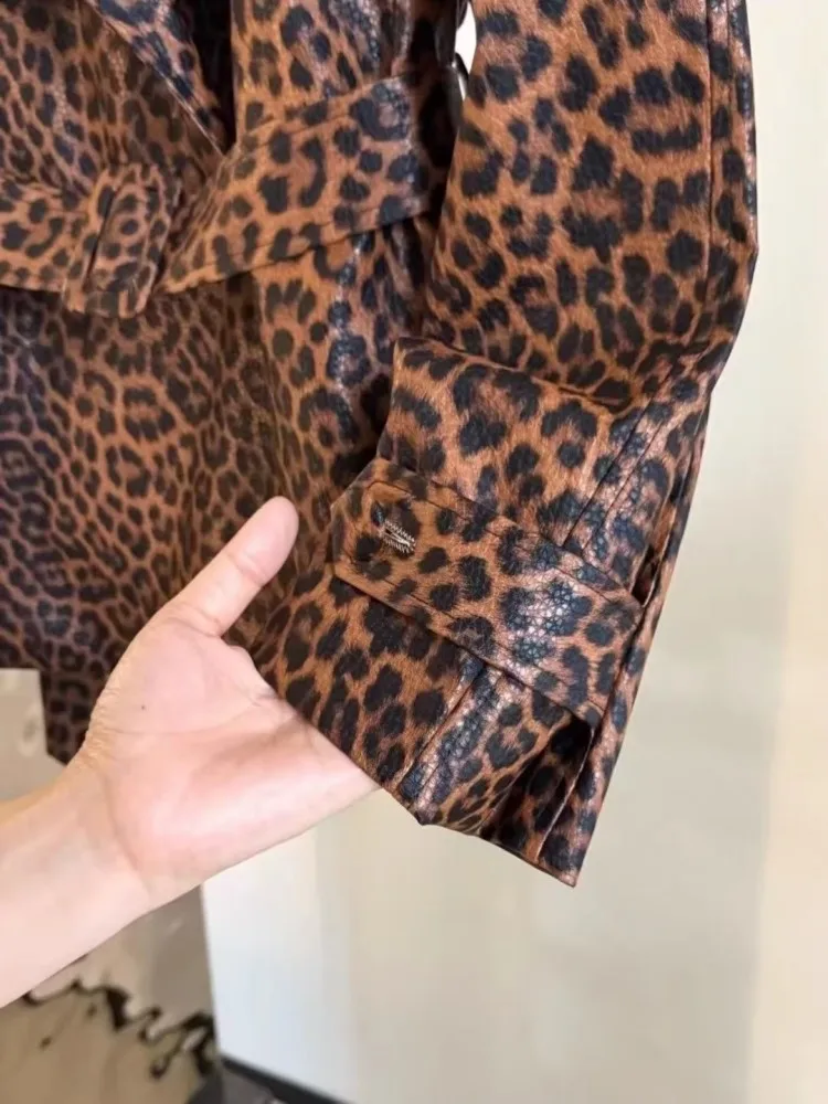 Cravatta in vita autunnale di lusso Stampa leopardata Vera pelle di pecora Giacca corta da donna Spallina Cintura Cappotto da motociclista Cappotti da festa per donna da ufficio