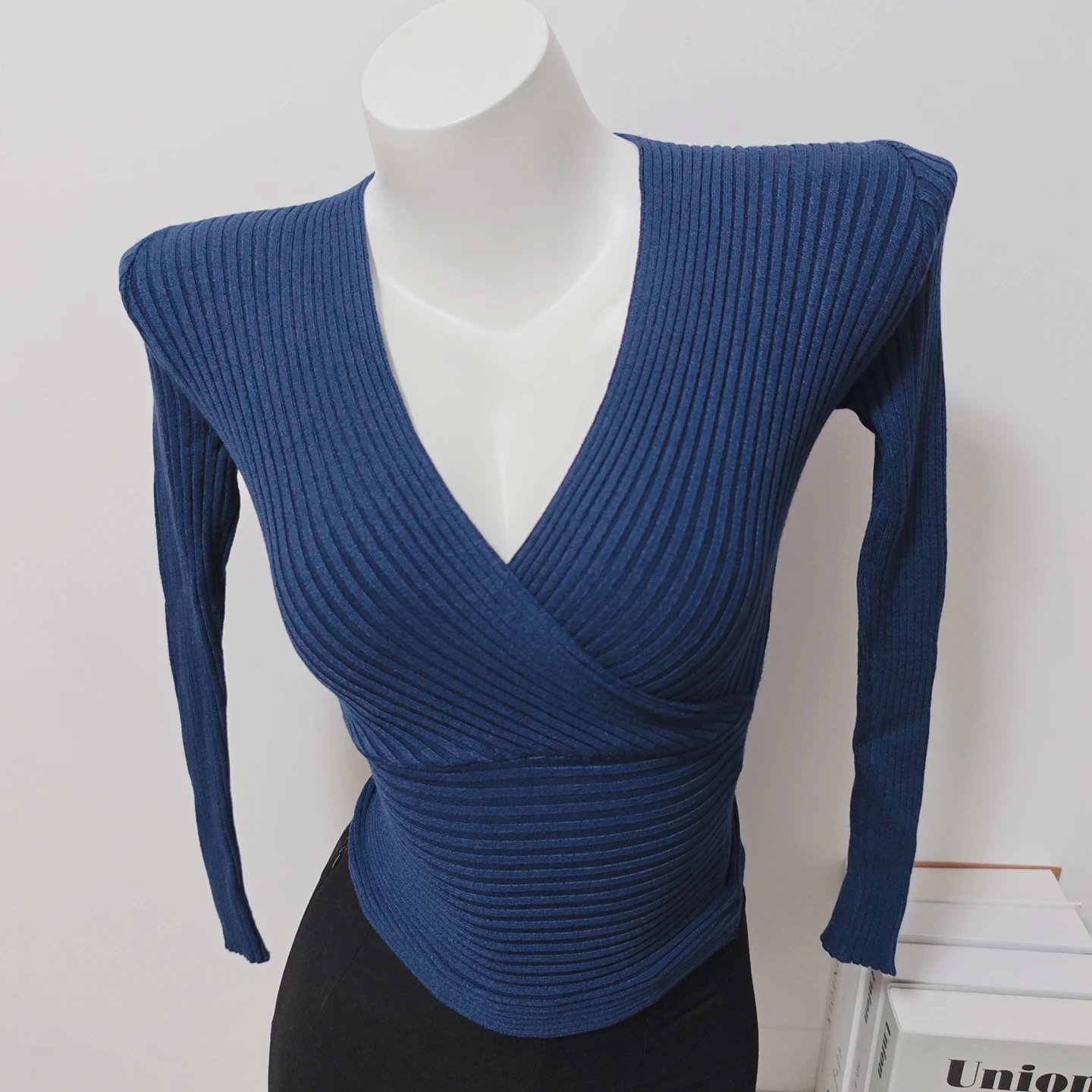 

Глубокий V-Ne Long Sve шерстяной вязаный топ женский базовый слой irt для похудения белый улучшающий повседневный крой асимметричный дизайн