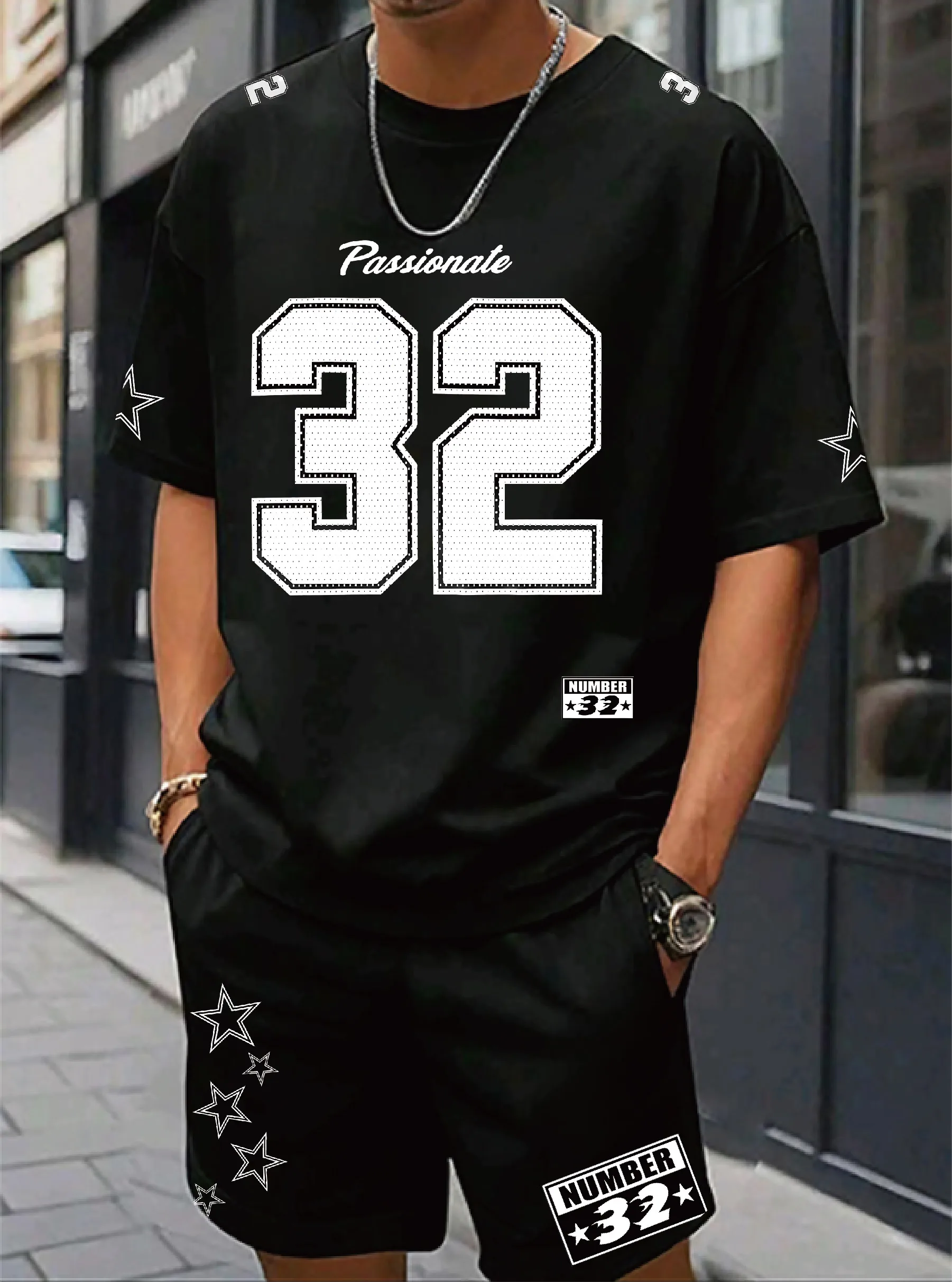 

Sports style black T-shirt No. 32 and "Passionate" prints suitable for fitness scenes