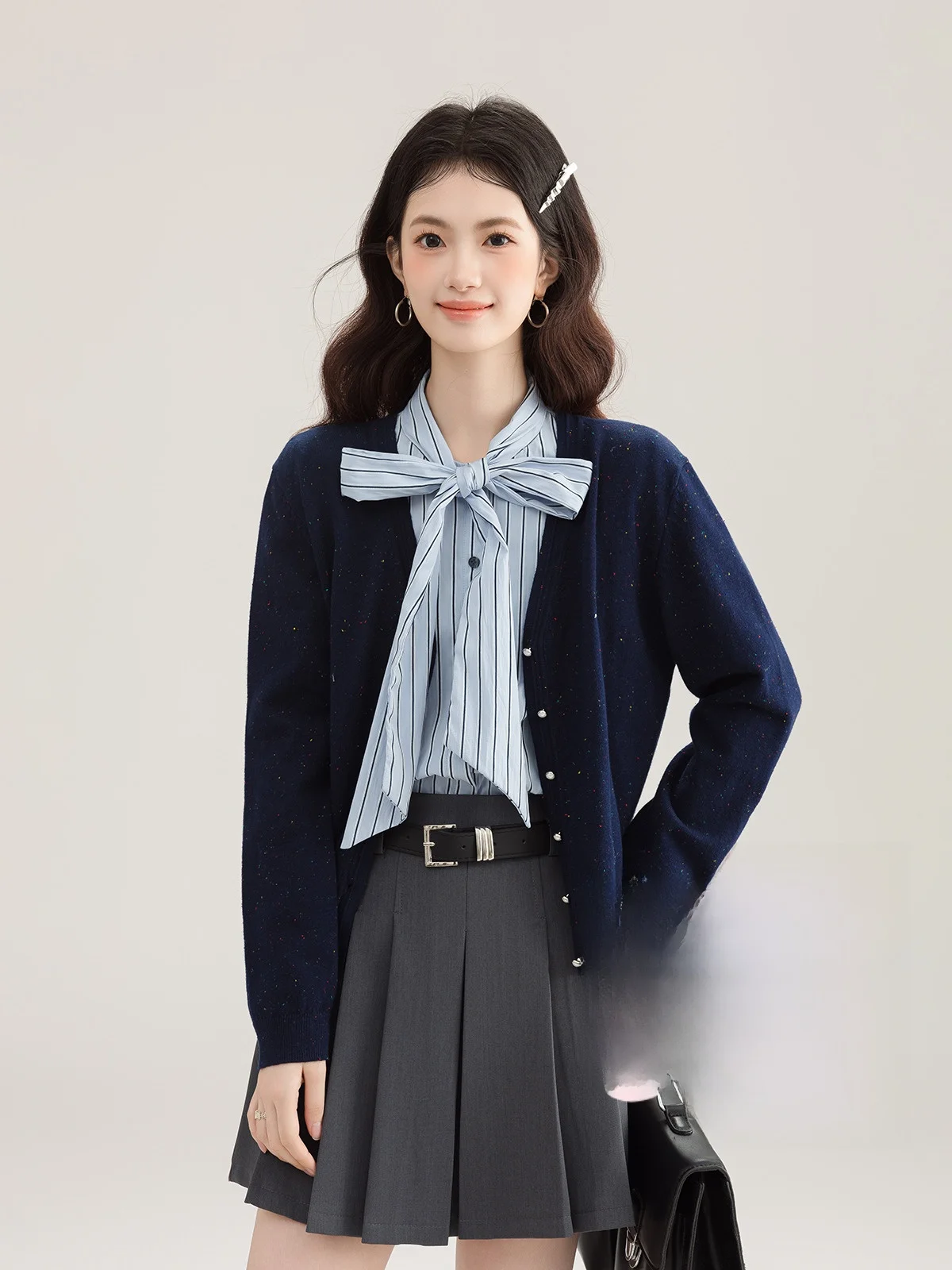 

Early Autumn Faion Set Women's New Knot Stripe irt Outer Knitted Open Cardigan Pleated Skirt Tee Piece Set
