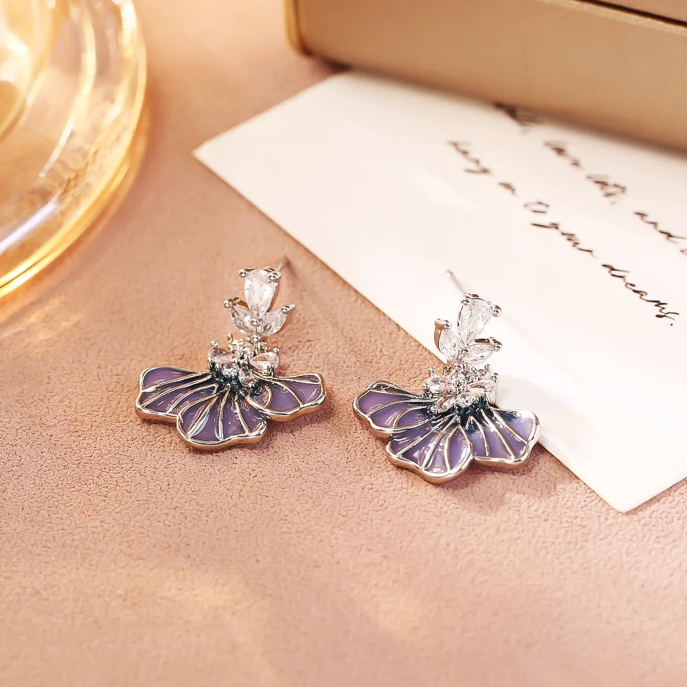 

Fashion niche light luxury iris flower earrings high-end exquisite versatile earrings micro-encrusted zircon earrings