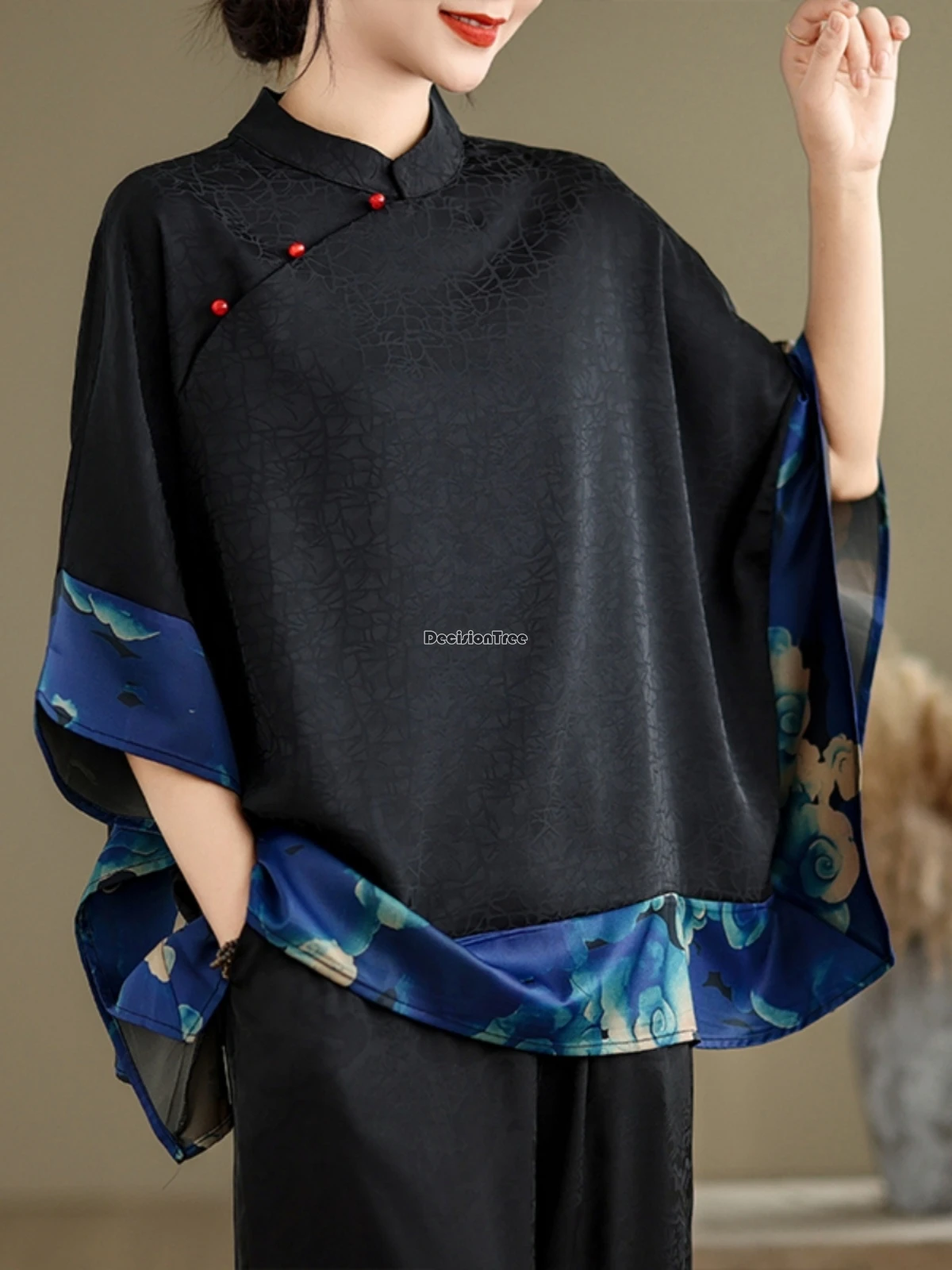 بلوزة تانغ بأكمام نصف كم على الطراز الوطني الصيني القديم لعام 2025 بلوزة نسائية صيفية فضفاضة على الموضة من شيونغسام t001