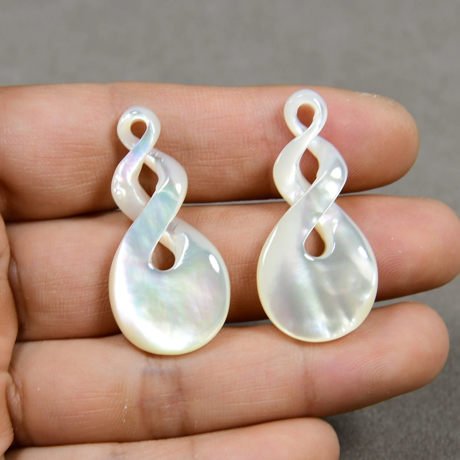 APDGG 5 Pcs Natural White Shell Gourd Shape Chinese knotting pendant Charming necklace Handmade materials DIY