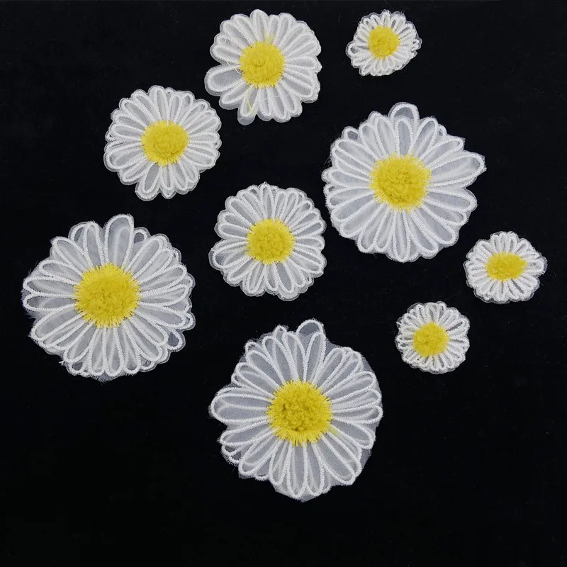 

21PCS Christmas Patches Embroidery Cute Flowers Daisy Appliques Patch Parches Para La Ropa Stickers For Cothing Dress P0162