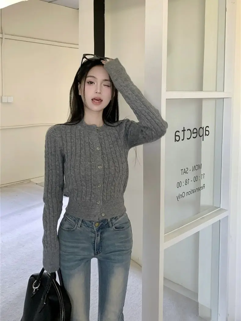 ฤดูหนาวแขนยาวถักเสื้อสเวตเตอร์ถักผู้หญิงใหม่Retro Slimแฟชั่นเสื้อกันหนาวความงามเดี่ยวBreasted Chicเสื้อผ้า 2024