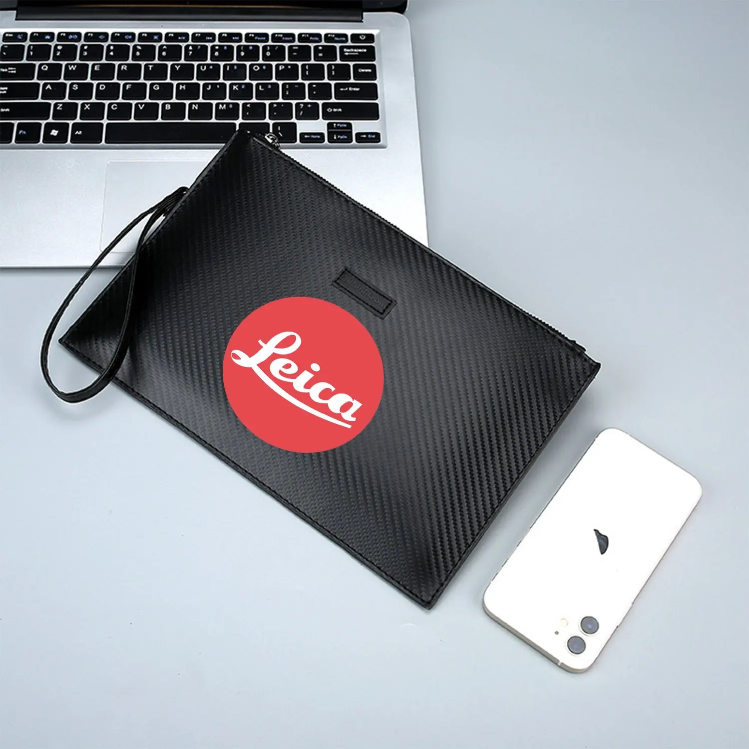 Tas Tangan Pria Leica Logo Merah Lingkaran Elegan Bahan PU Cetak Modis dan Praktis untuk Penggunaan Sehari-hari