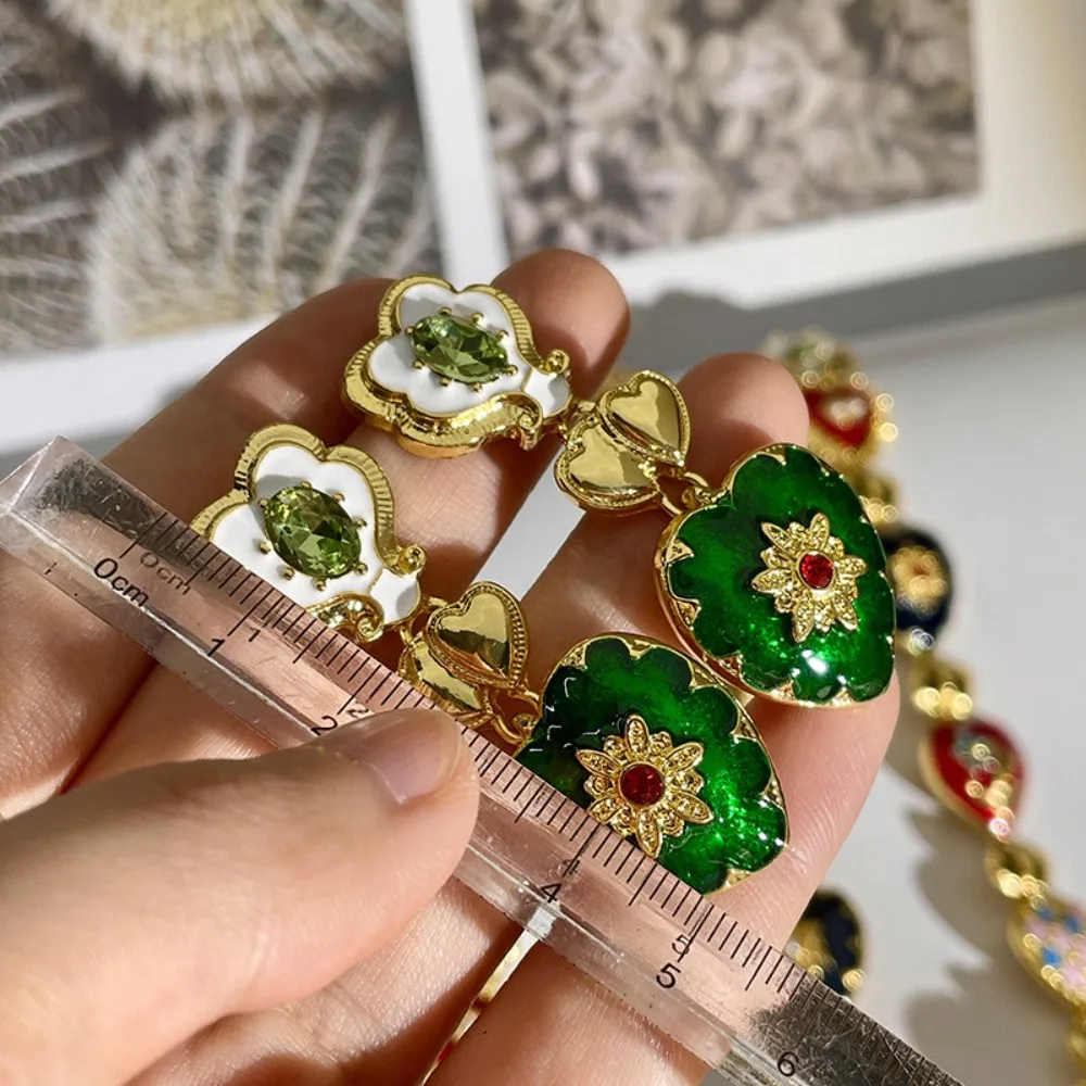 قلادة نمط المحكمة خمر ، مجوهرات منحوتة فنية عتيقة ، نمط قصر الإغاثة ، الإغاثة الملونة