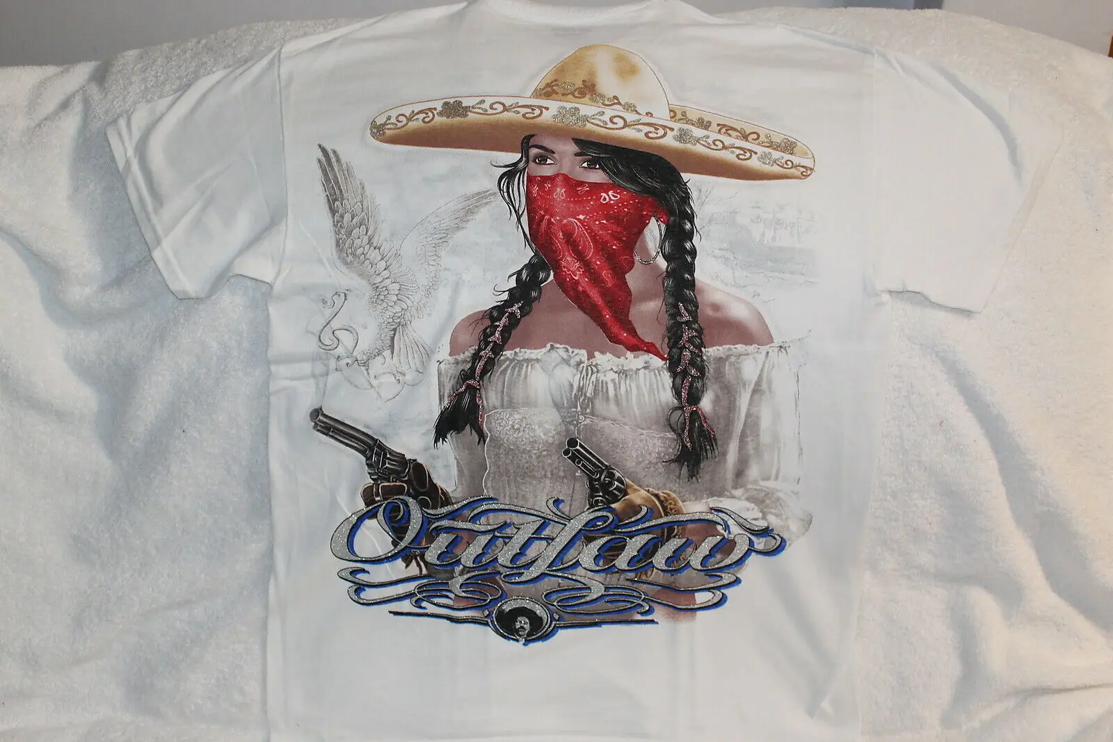 

OUTLAW WOMAN GUN GUNS HAT EAGLE MEXICO T-SHIRT