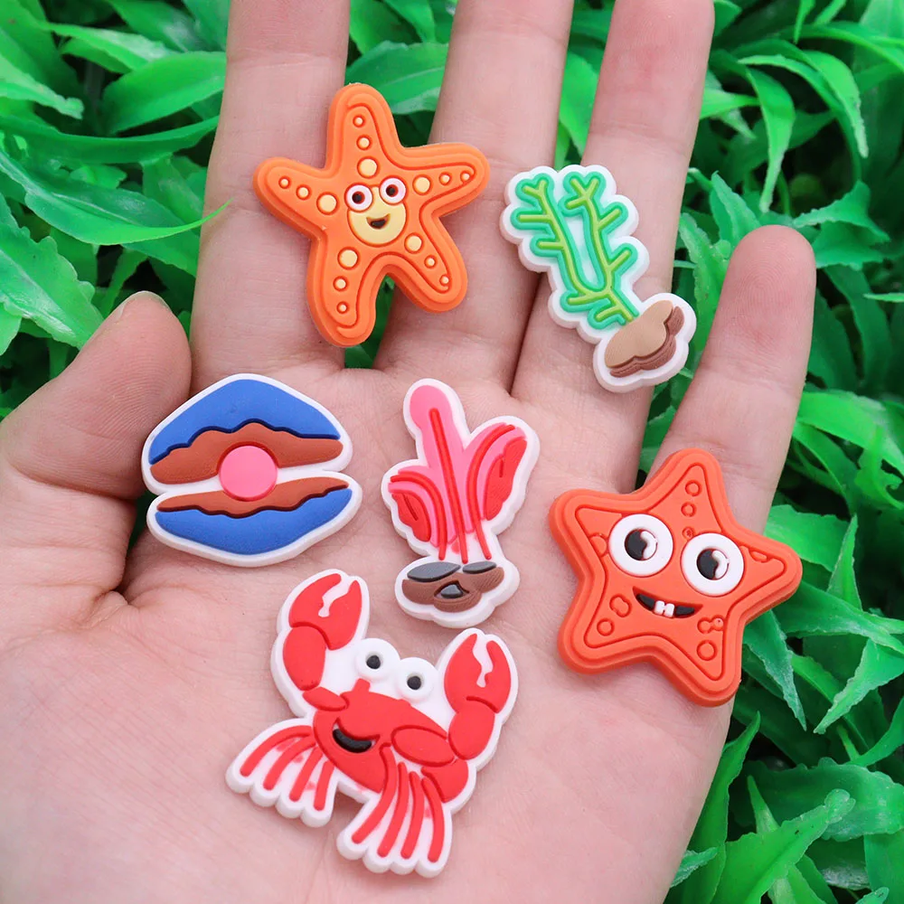 New Arrival 1Pcs PVC Funny Frogs Animals Shoe Button Charms for Children Accessories DIY Holiday Present