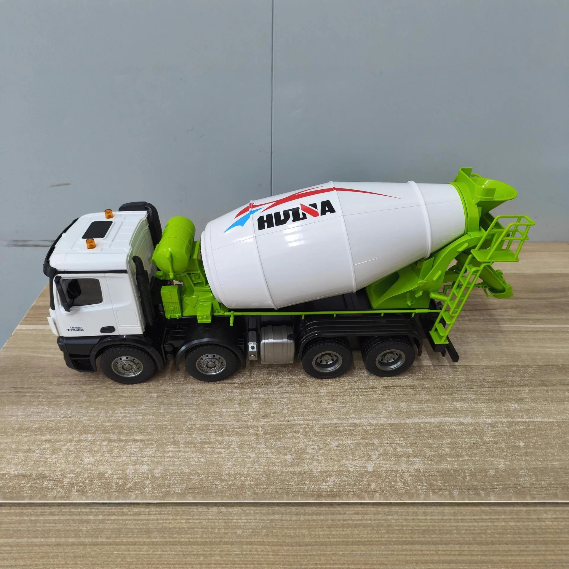 Huinna 1536 Pro جديد سبيكة التحكم عن بعد 1:14 مقياس الثقيلة الهندسة قلابة شاحنة خلط نسبة كاملة عجلات سيارات لعبة #3