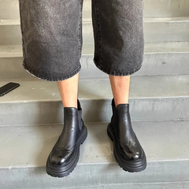 Luxury Designer Men Chelsea Boots Genuine Leather Fashion Bullock Thick Soled High Top Shoes Men Ankle Boots Botines Hombre