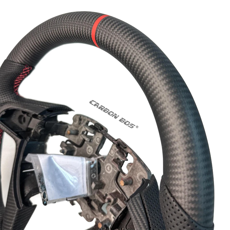 

Матовый руль из карбона и перфорированной кожи для Pontiac Holden G8, заводская кастомизация