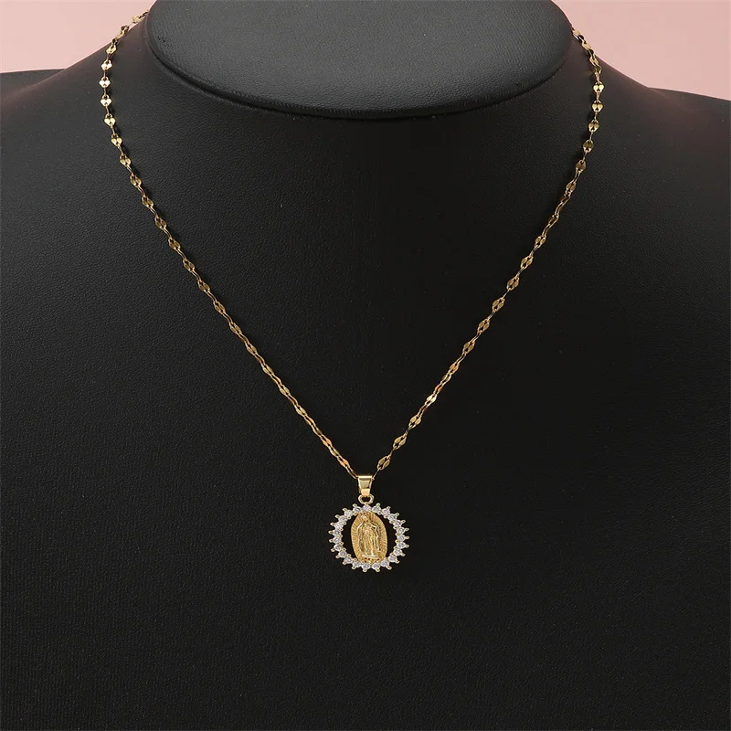 (Copper Micropaved) Exquisite Virgin Mary Portrait Necklace with Zircon Round Pendant for Women