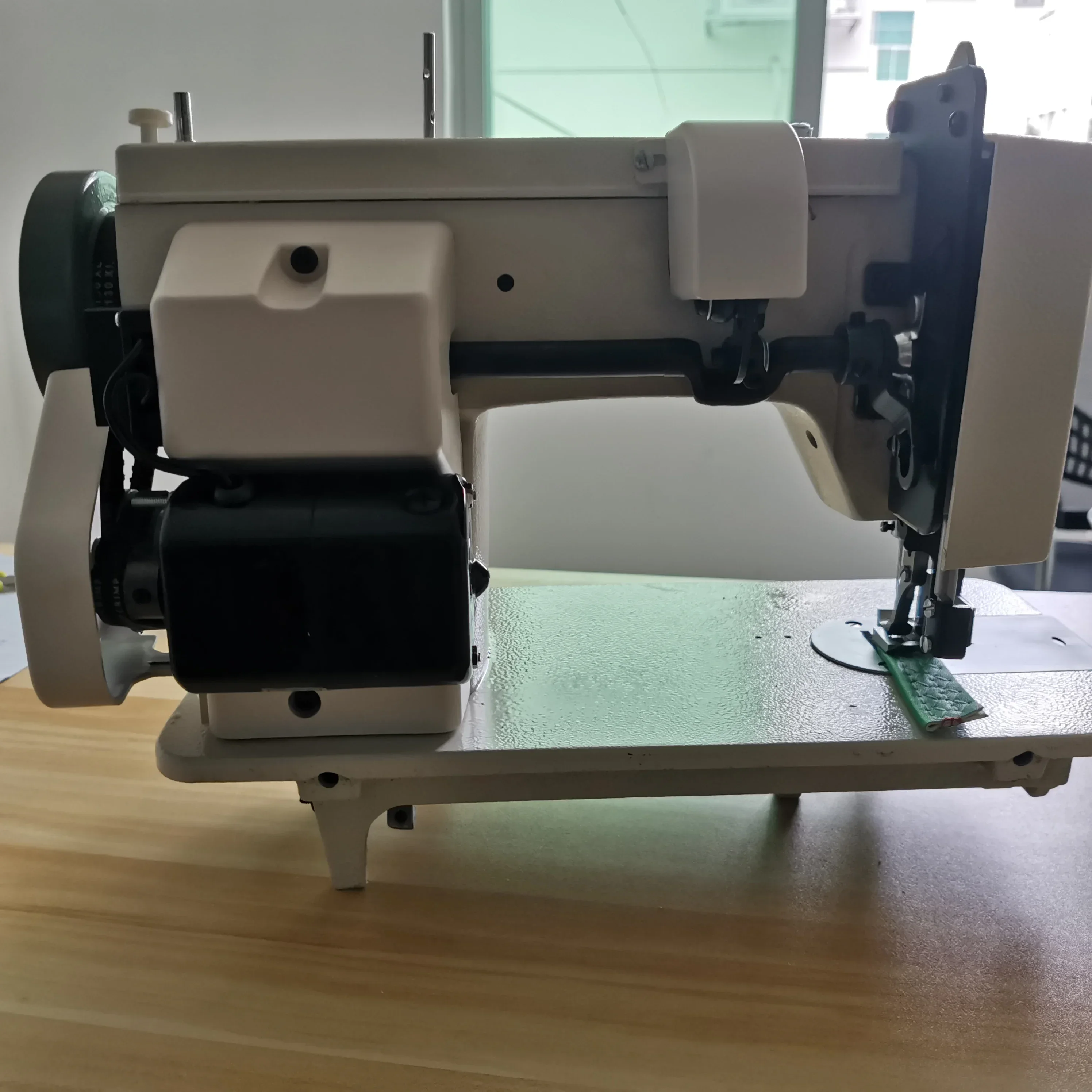 Garment Machinery New 747 Computer Direct Drive Fabric Stitching Super High-speed Four-thread Overlock Sewing Machine