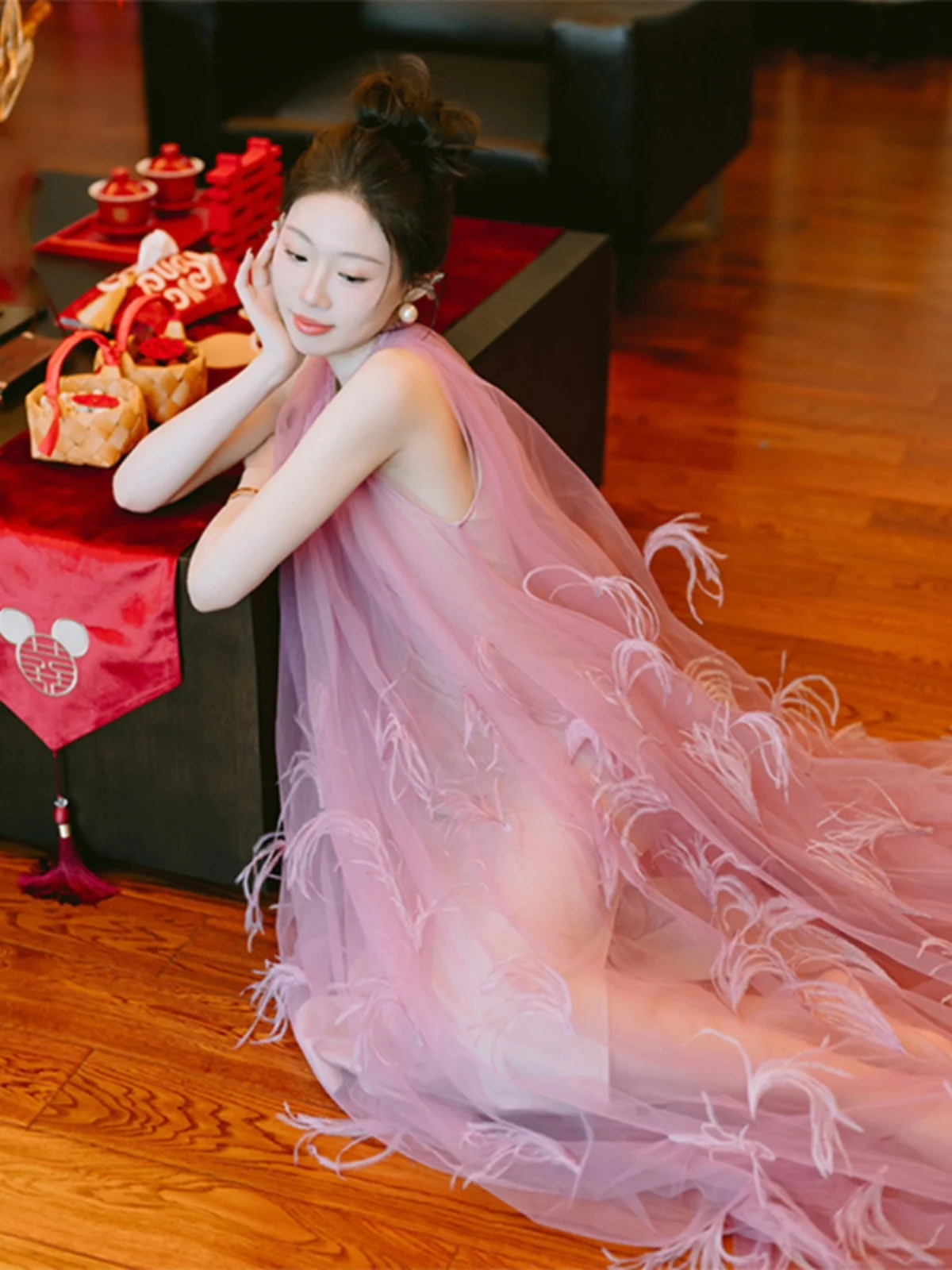 

Элегантный свадебный халат с завышенной талией для утренних фотосессий и путешествий для молодых женщин в начале двадцатых лет