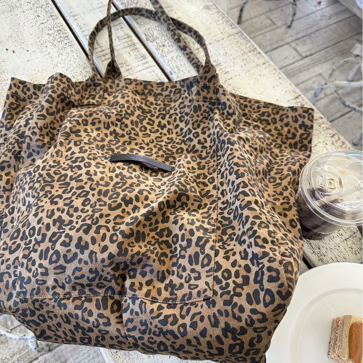 

Large capacity niche leopard print canvas bag, women's lazy style design, versatile shoulder bag, crossbody bag