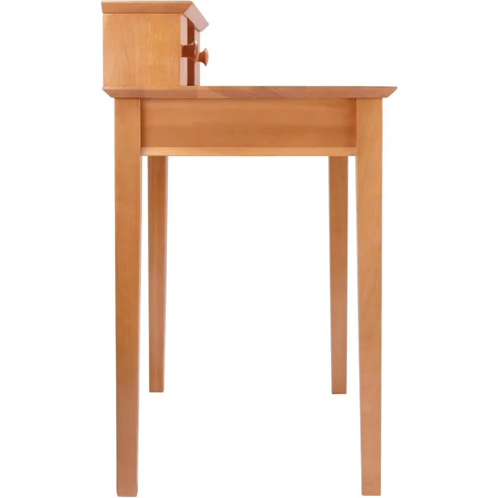 Encantadora escritorio de oficina en casa, rincón de escritura, ámbar cálido