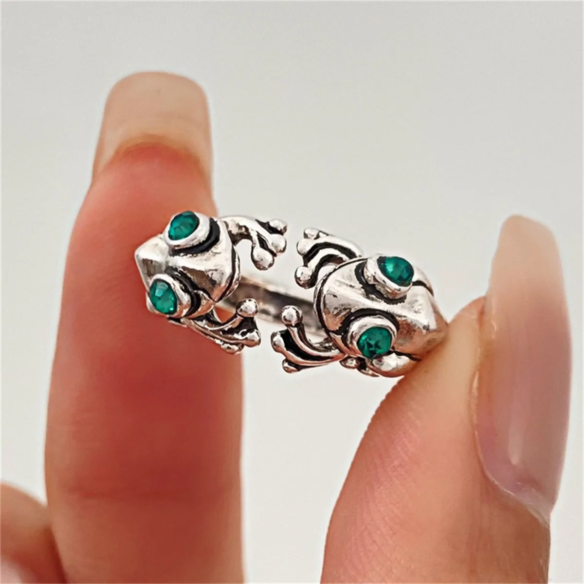 

Creative Vintage Cute Green Eyes Frog Toad Rings For Women Men Aesthetic Design Animal Froggy Opening Finger Ring Party Jewelry